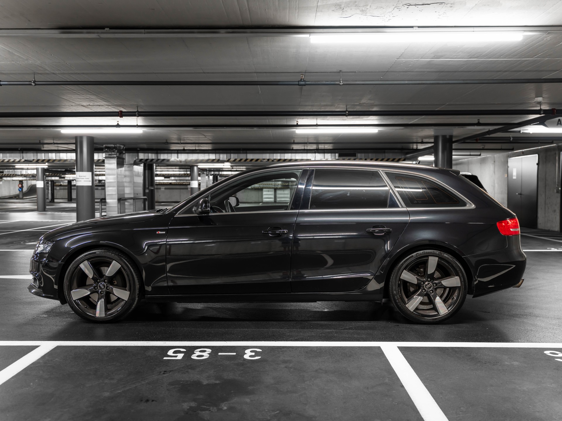 AUDI A4 Avant 2.0 TFSI Quattro S-Tronic S-LINE-image-4