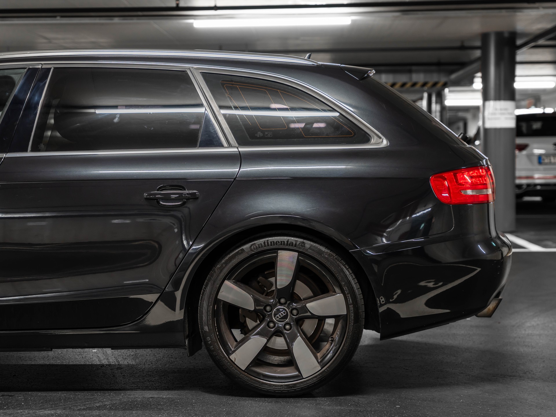 AUDI A4 Avant 2.0 TFSI Quattro S-Tronic S-LINE-image-3