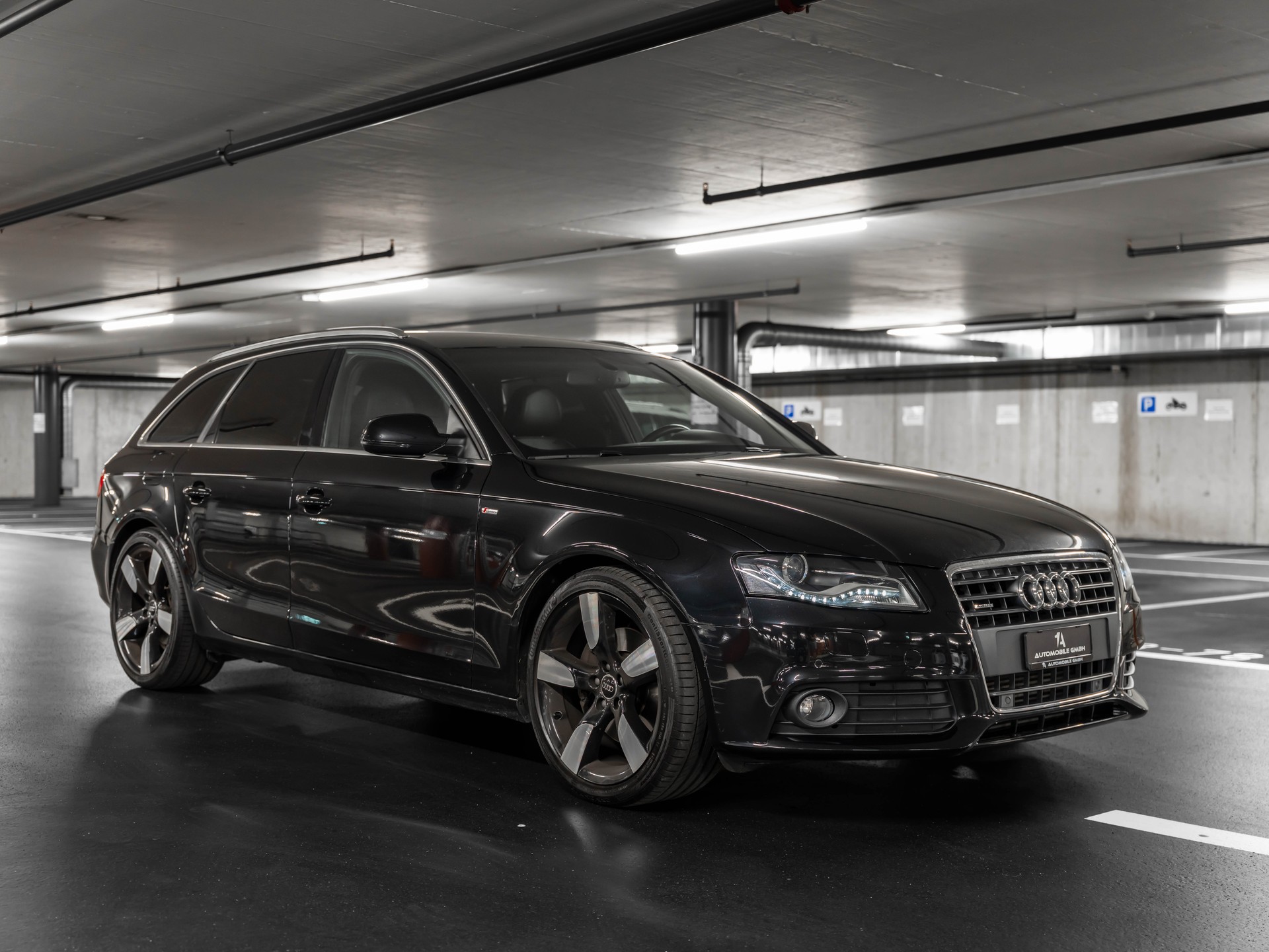 AUDI A4 Avant 2.0 TFSI Quattro S-Tronic S-LINE-image-11