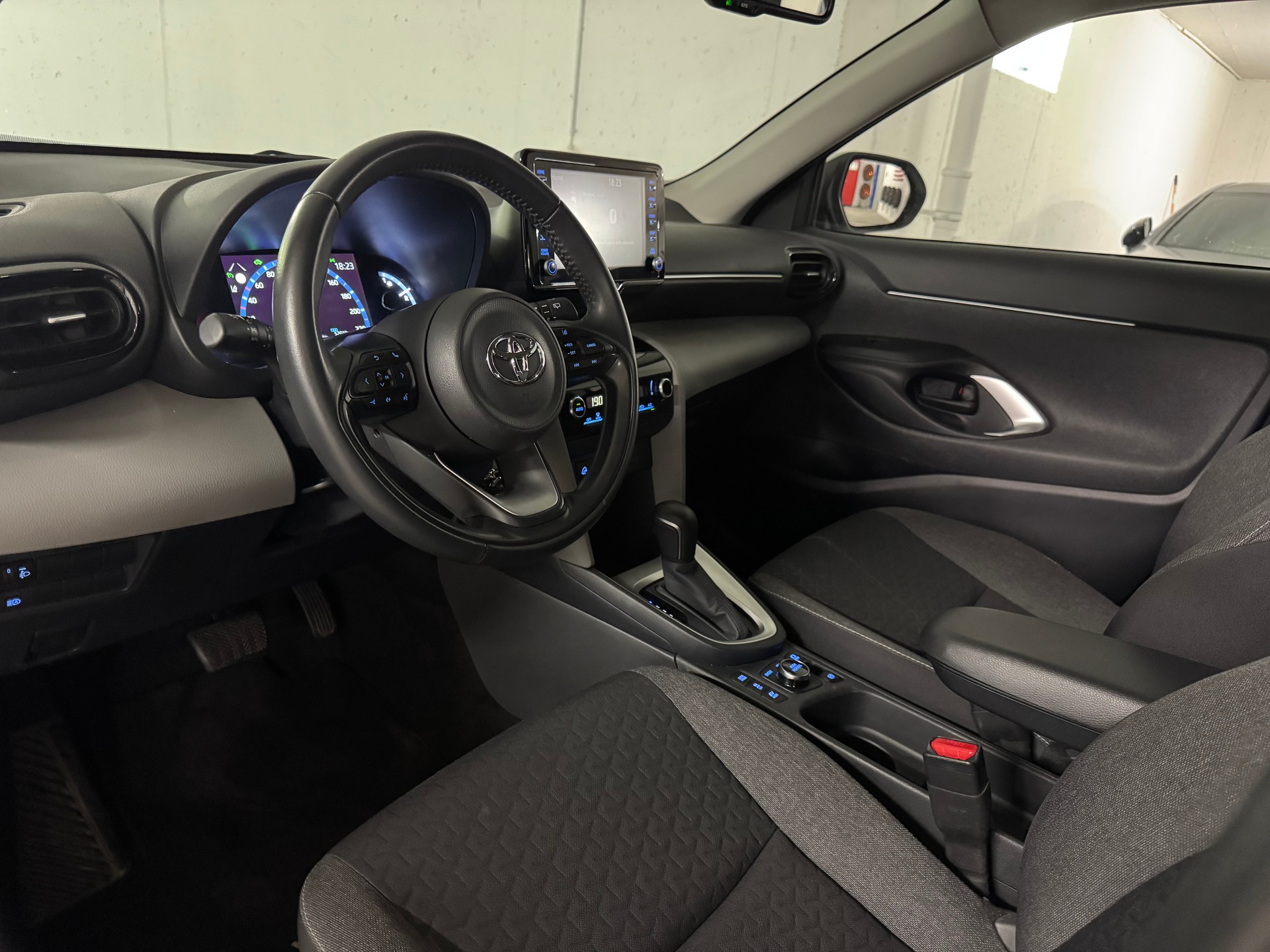 TOYOTA Yaris Cross 1.5 Comfort e-CVT AWDi CH-Fahrzeug-image-8