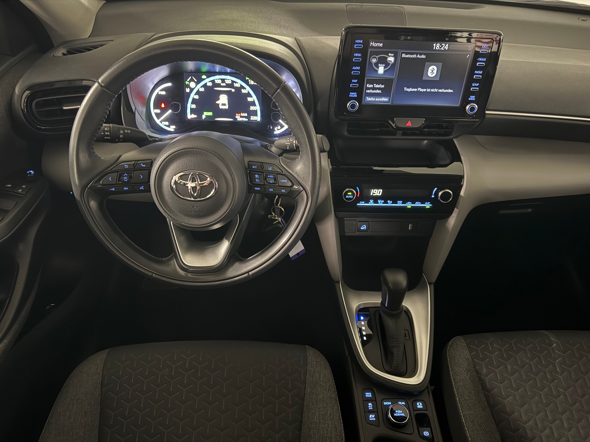 TOYOTA Yaris Cross 1.5 Comfort e-CVT AWDi CH-Fahrzeug-image-11