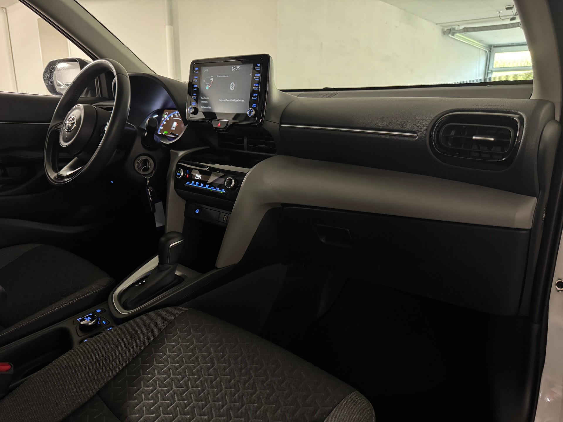 TOYOTA Yaris Cross 1.5 Comfort e-CVT AWDi CH-Fahrzeug-image-12