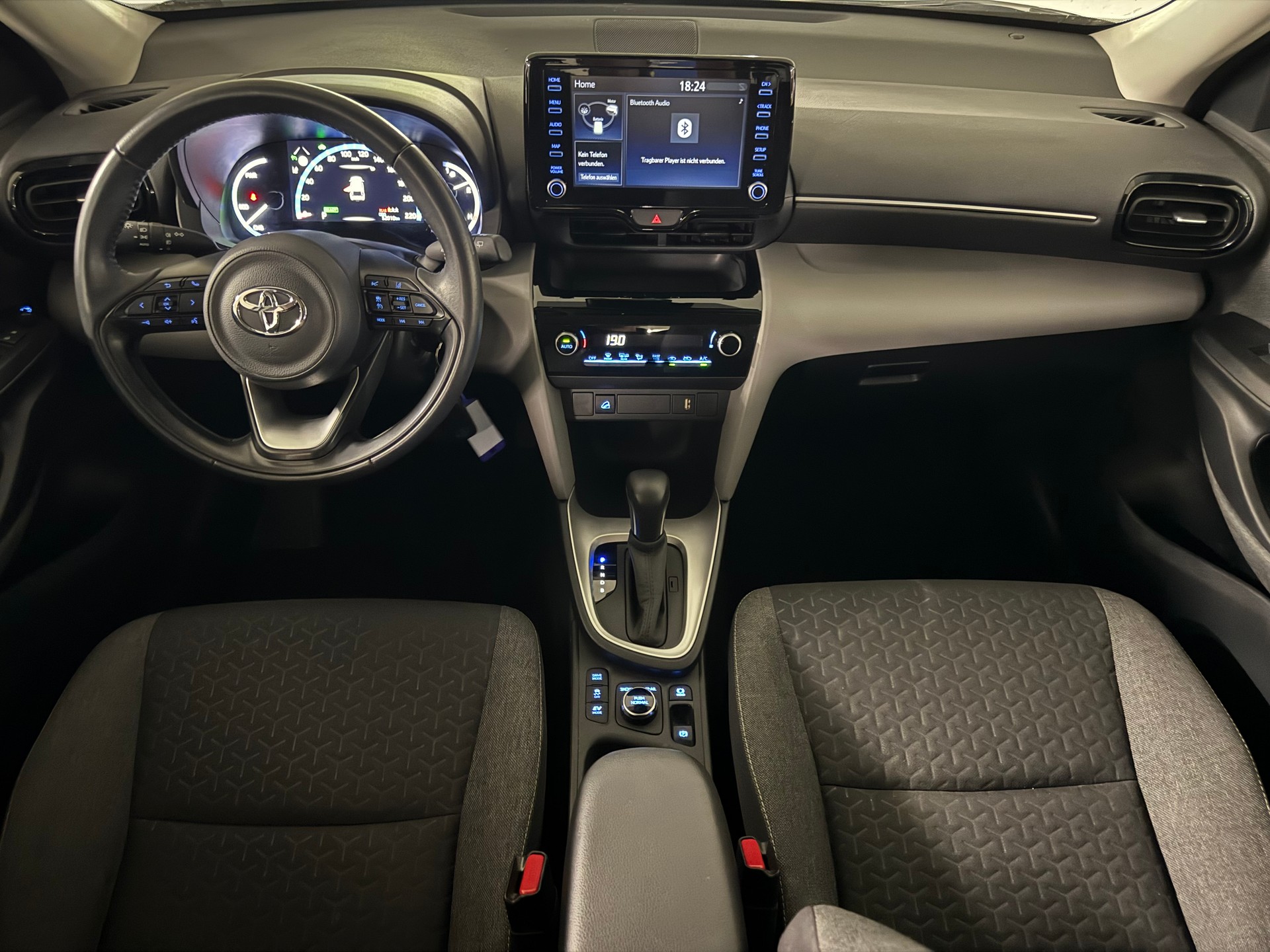 TOYOTA Yaris Cross 1.5 Comfort e-CVT AWDi CH-Fahrzeug-image-10