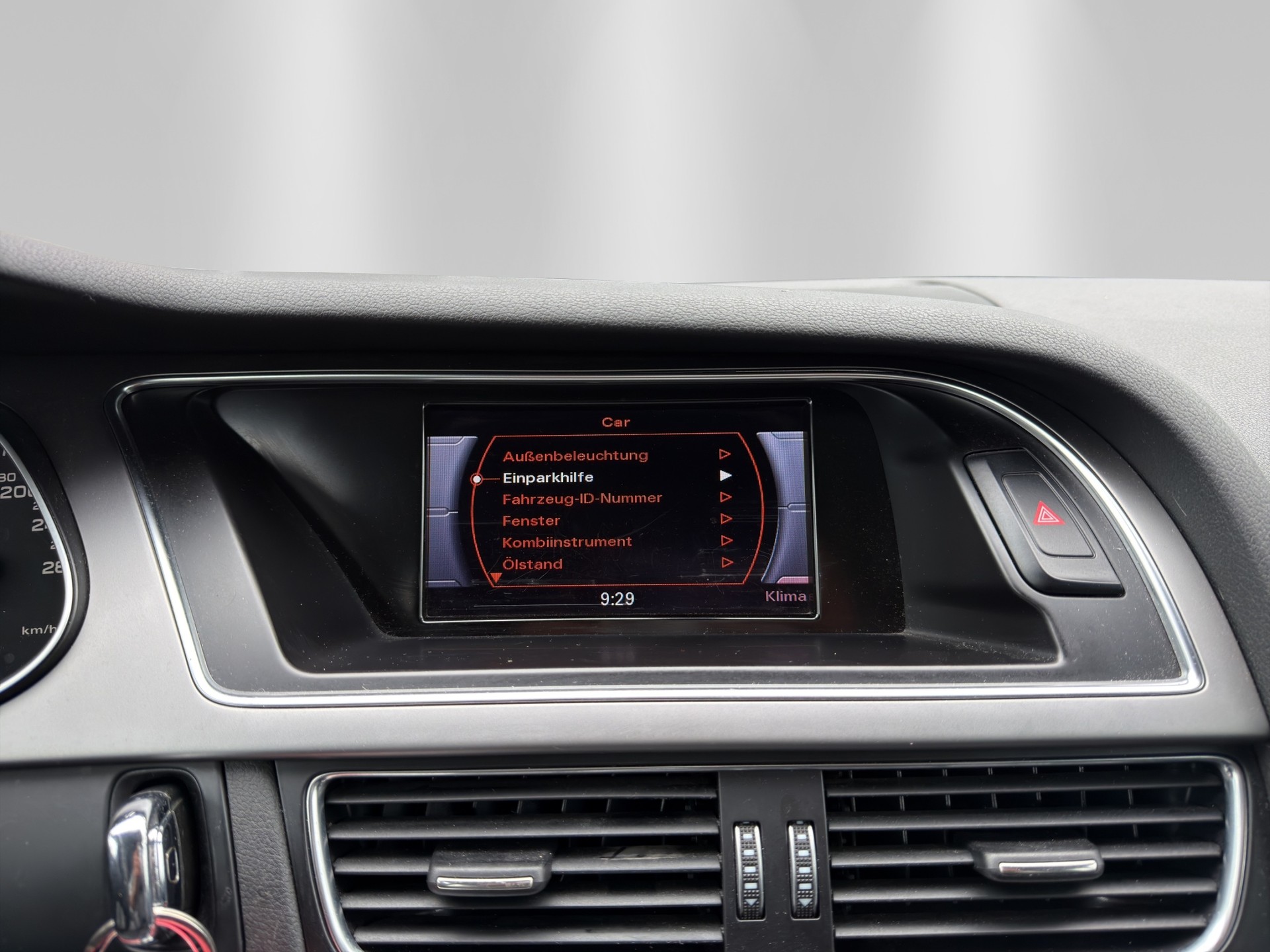 AUDI A4 Avant 2.0 TFSI-image-10