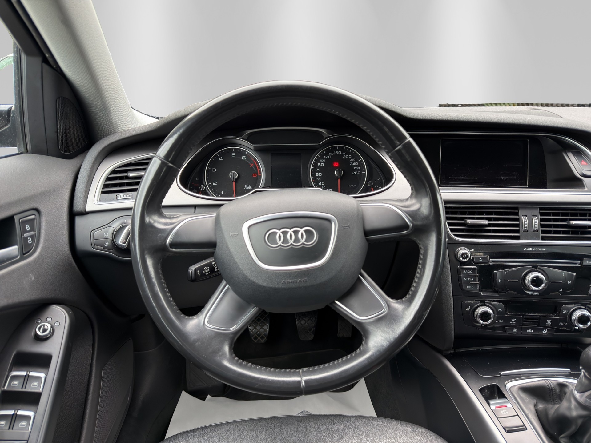 AUDI A4 Avant 2.0 TFSI-image-9