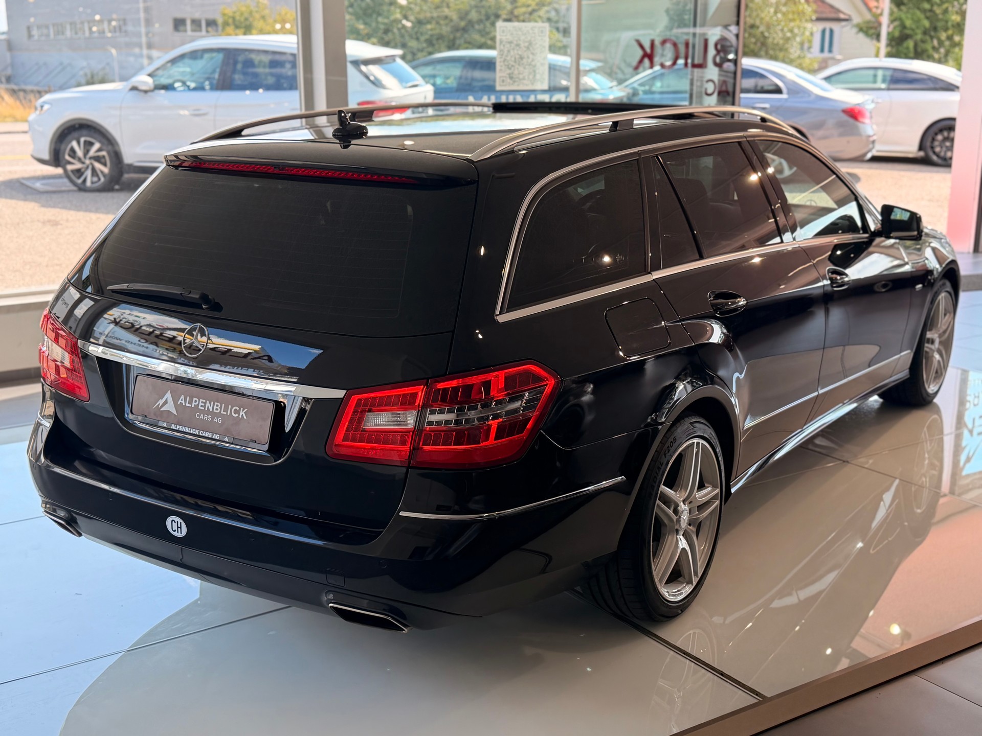 MERCEDES-BENZ E 350 CGI BlueEfficiency Elégance 4Matic 7G-Tronic-image-6
