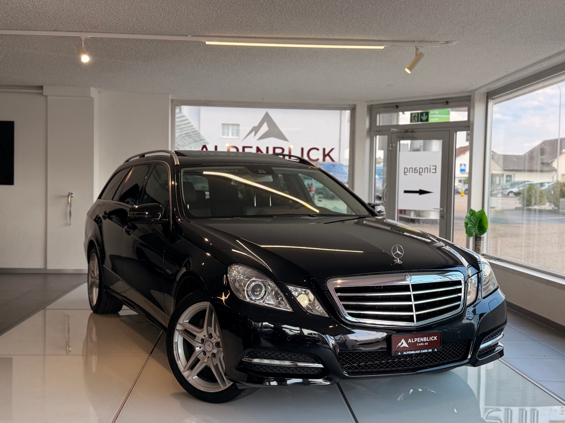 MERCEDES-BENZ E 350 CGI BlueEfficiency Elégance 4Matic 7G-Tronic-image-0