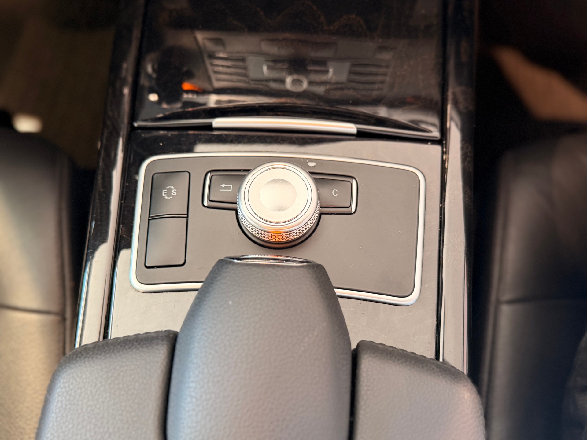MERCEDES-BENZ E 350 CGI BlueEfficiency Elégance 4Matic 7G-Tronic-image-27