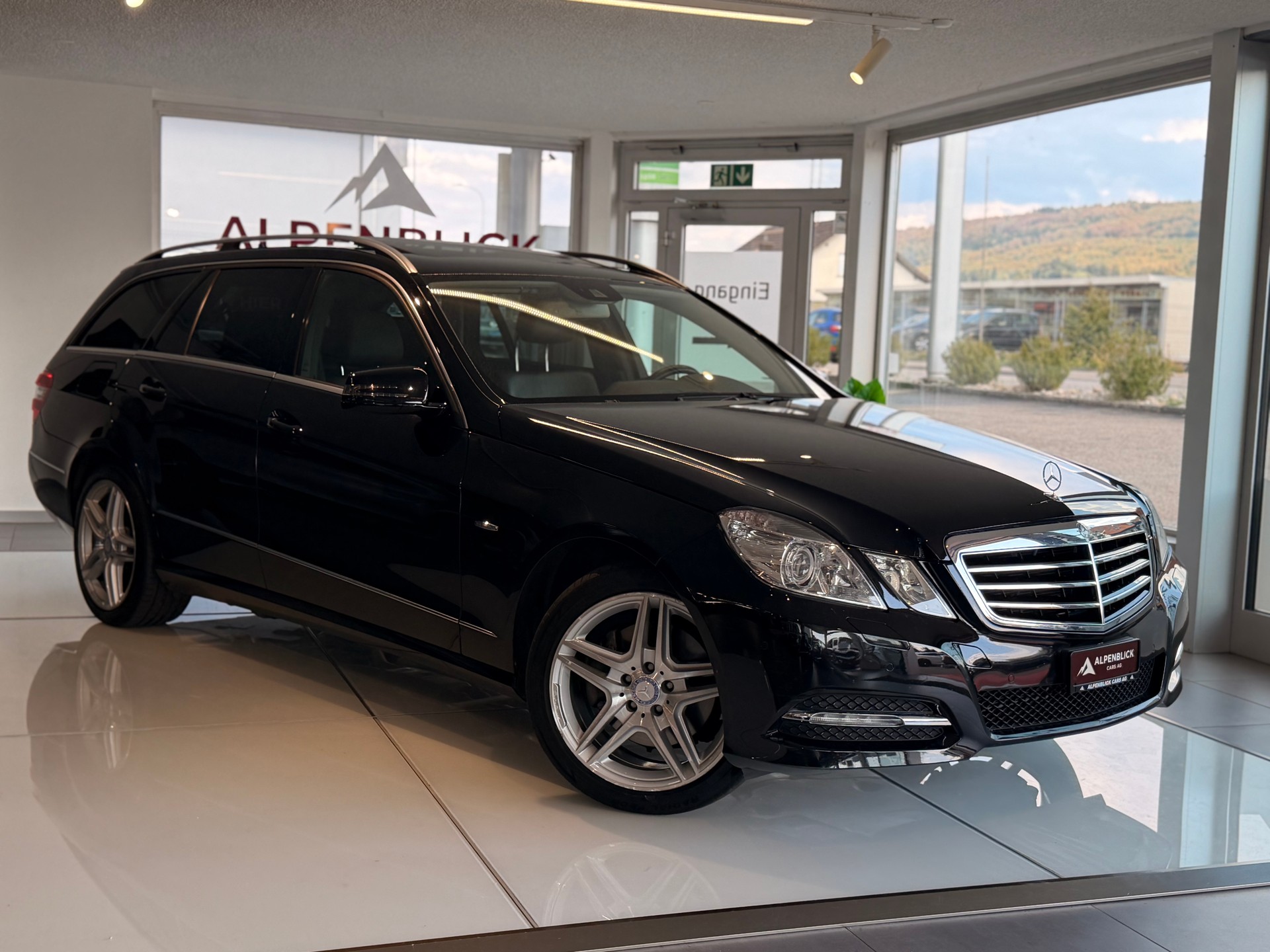 MERCEDES-BENZ E 350 CGI BlueEfficiency Elégance 4Matic 7G-Tronic-image-2