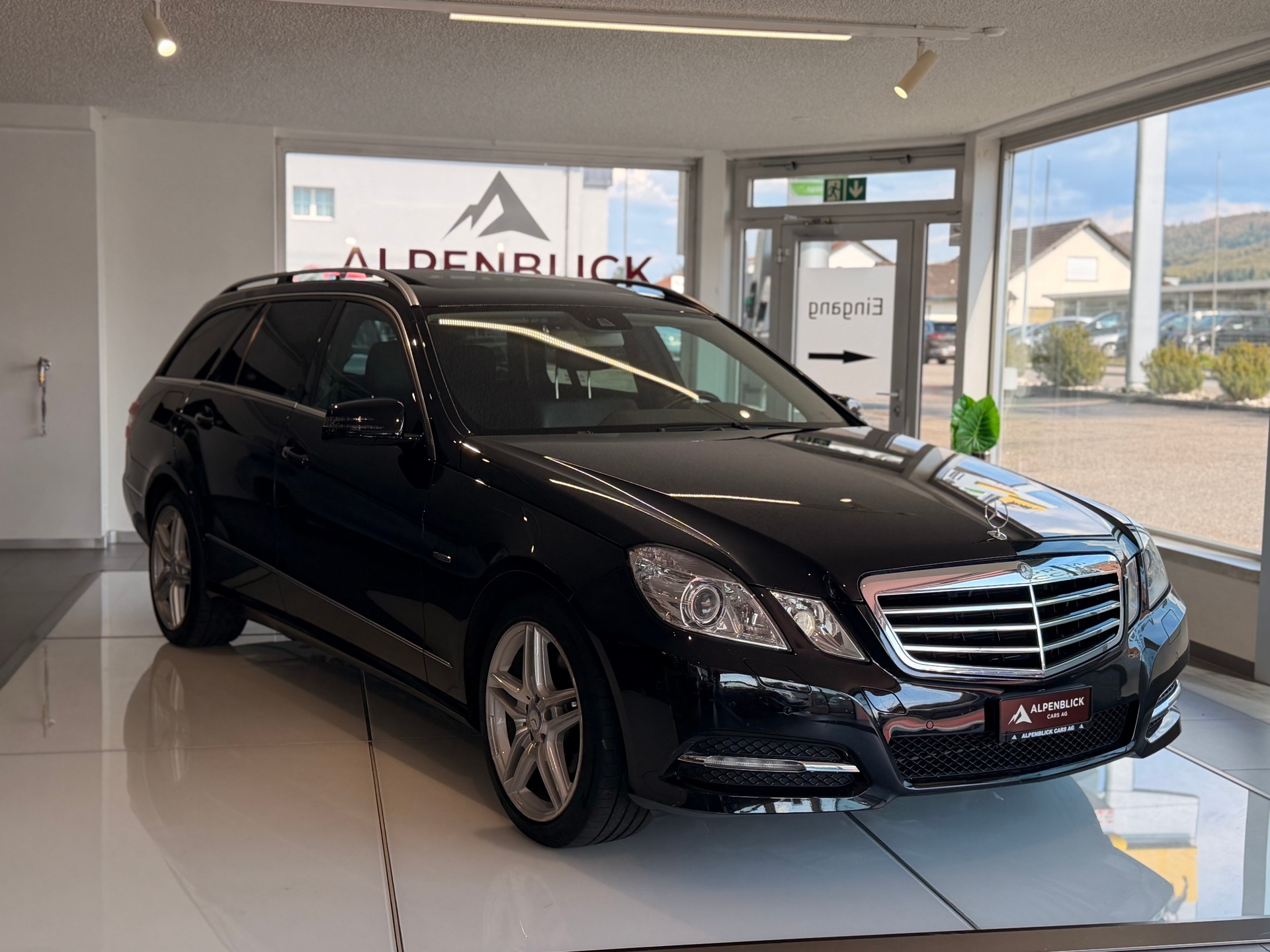 MERCEDES-BENZ E 350 CGI BlueEfficiency Elégance 4Matic 7G-Tronic-image-5
