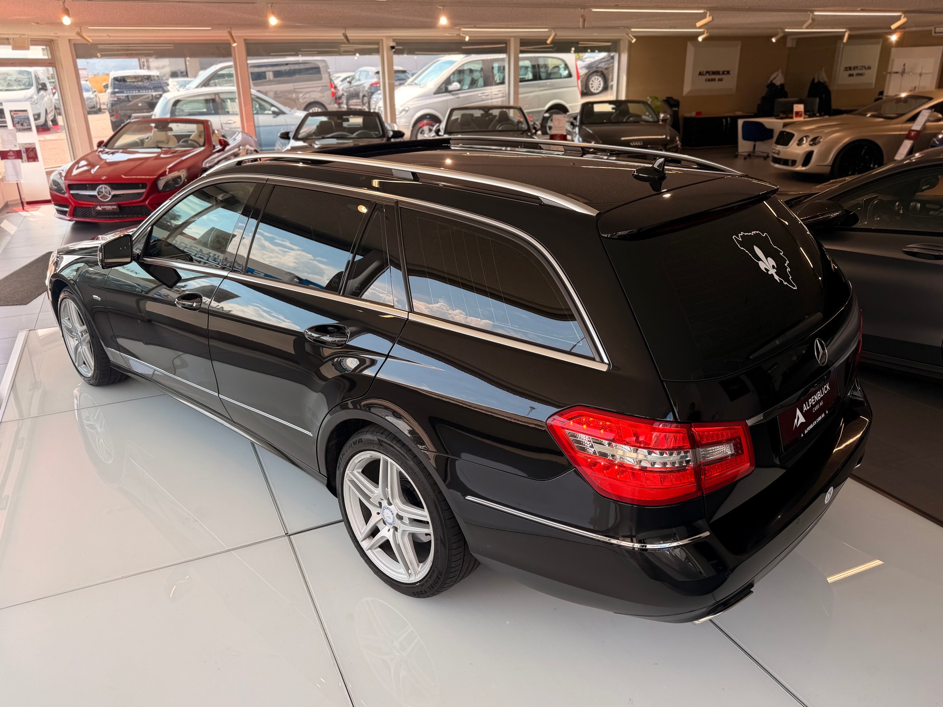 MERCEDES-BENZ E 350 CGI BlueEfficiency Elégance 4Matic 7G-Tronic-image-8