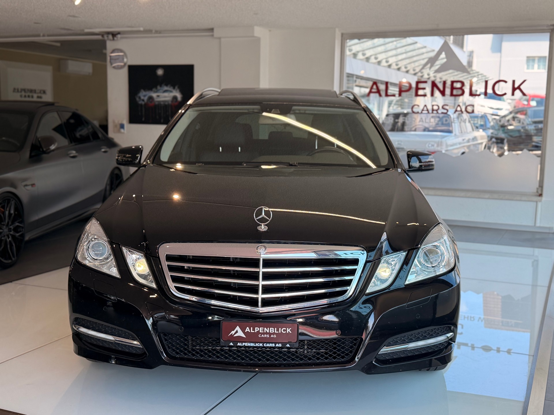 MERCEDES-BENZ E 350 CGI BlueEfficiency Elégance 4Matic 7G-Tronic-image-4