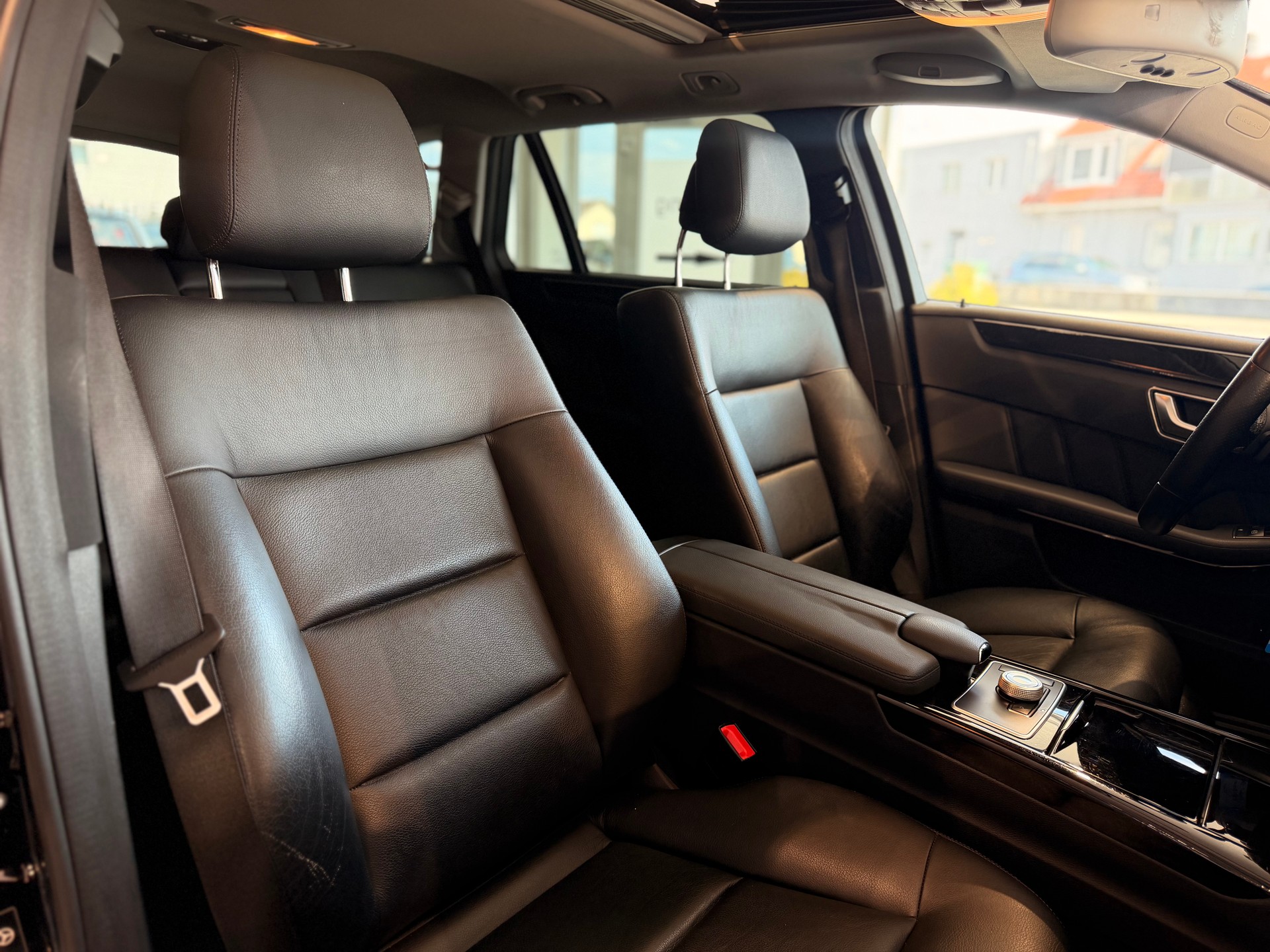 MERCEDES-BENZ E 350 CGI BlueEfficiency Elégance 4Matic 7G-Tronic-image-20