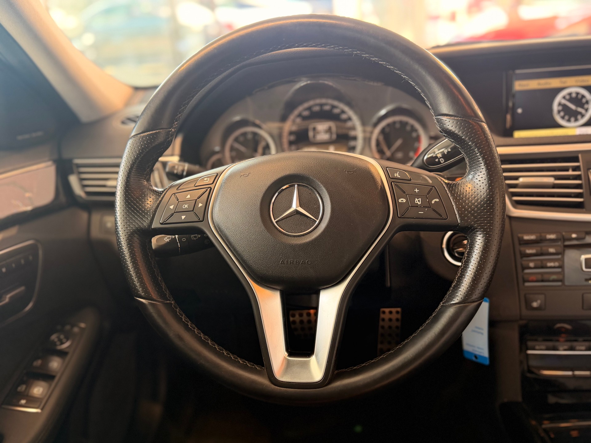 MERCEDES-BENZ E 350 CGI BlueEfficiency Elégance 4Matic 7G-Tronic-image-26