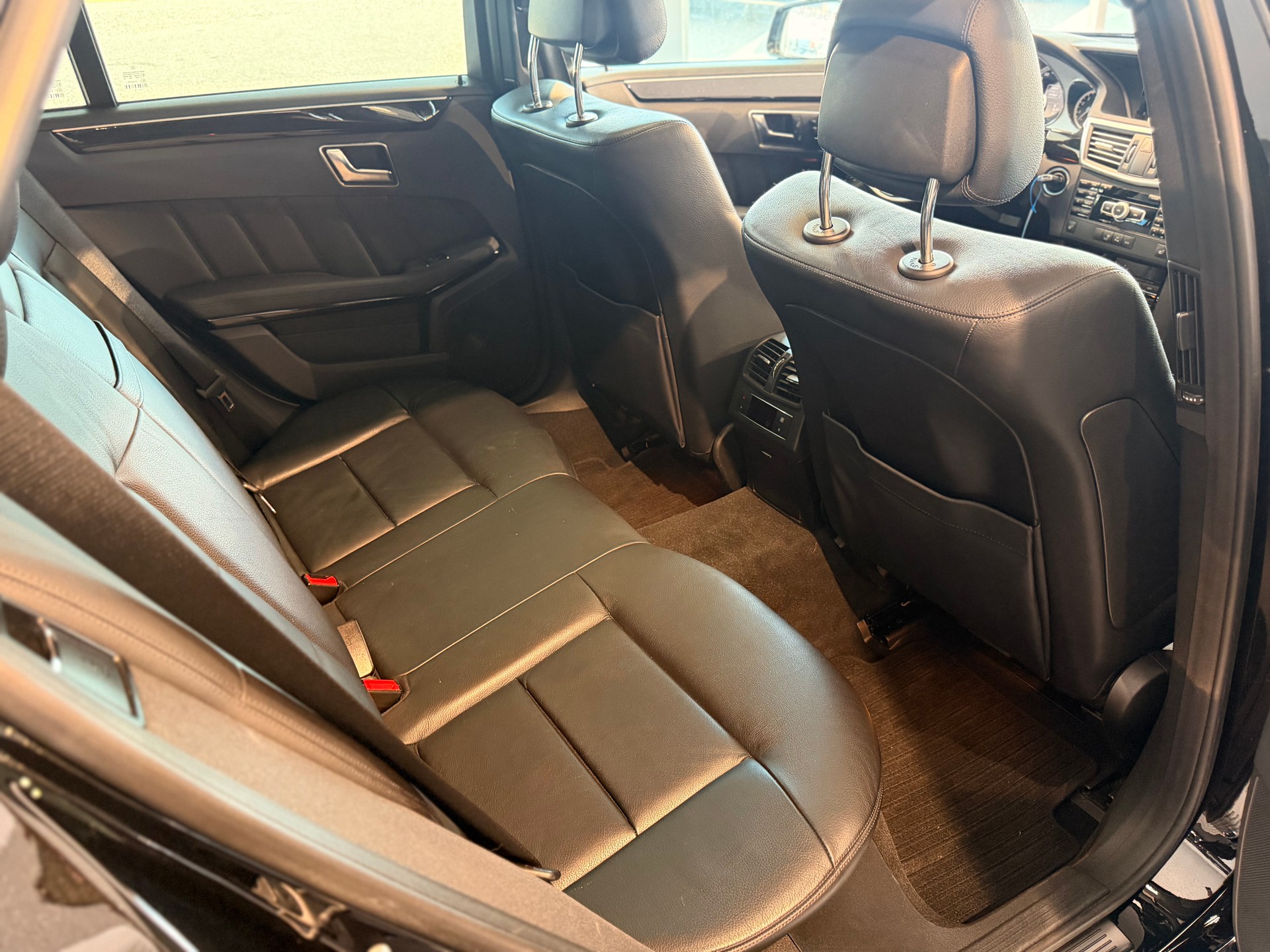 MERCEDES-BENZ E 350 CGI BlueEfficiency Elégance 4Matic 7G-Tronic-image-18