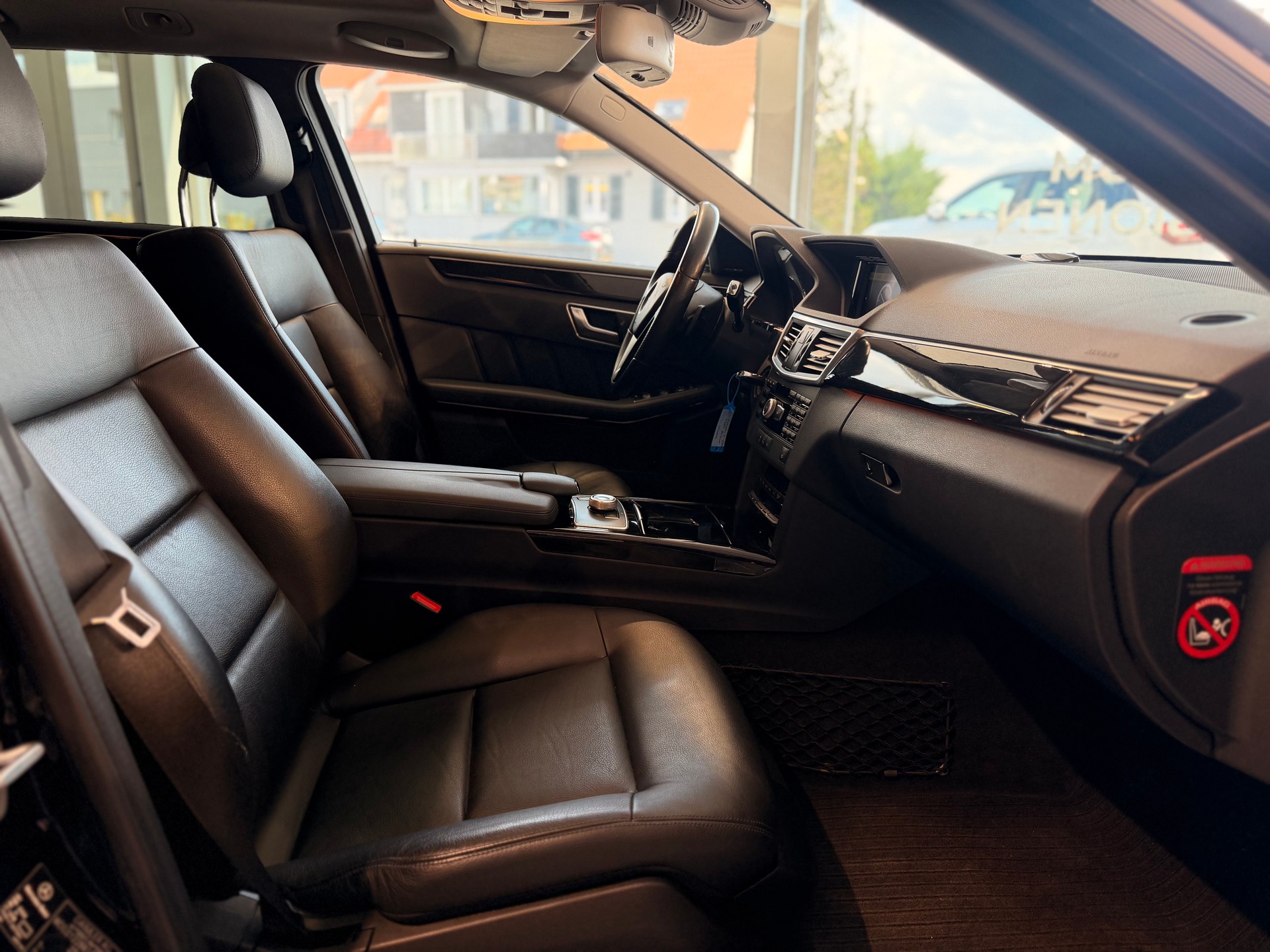 MERCEDES-BENZ E 350 CGI BlueEfficiency Elégance 4Matic 7G-Tronic-image-21
