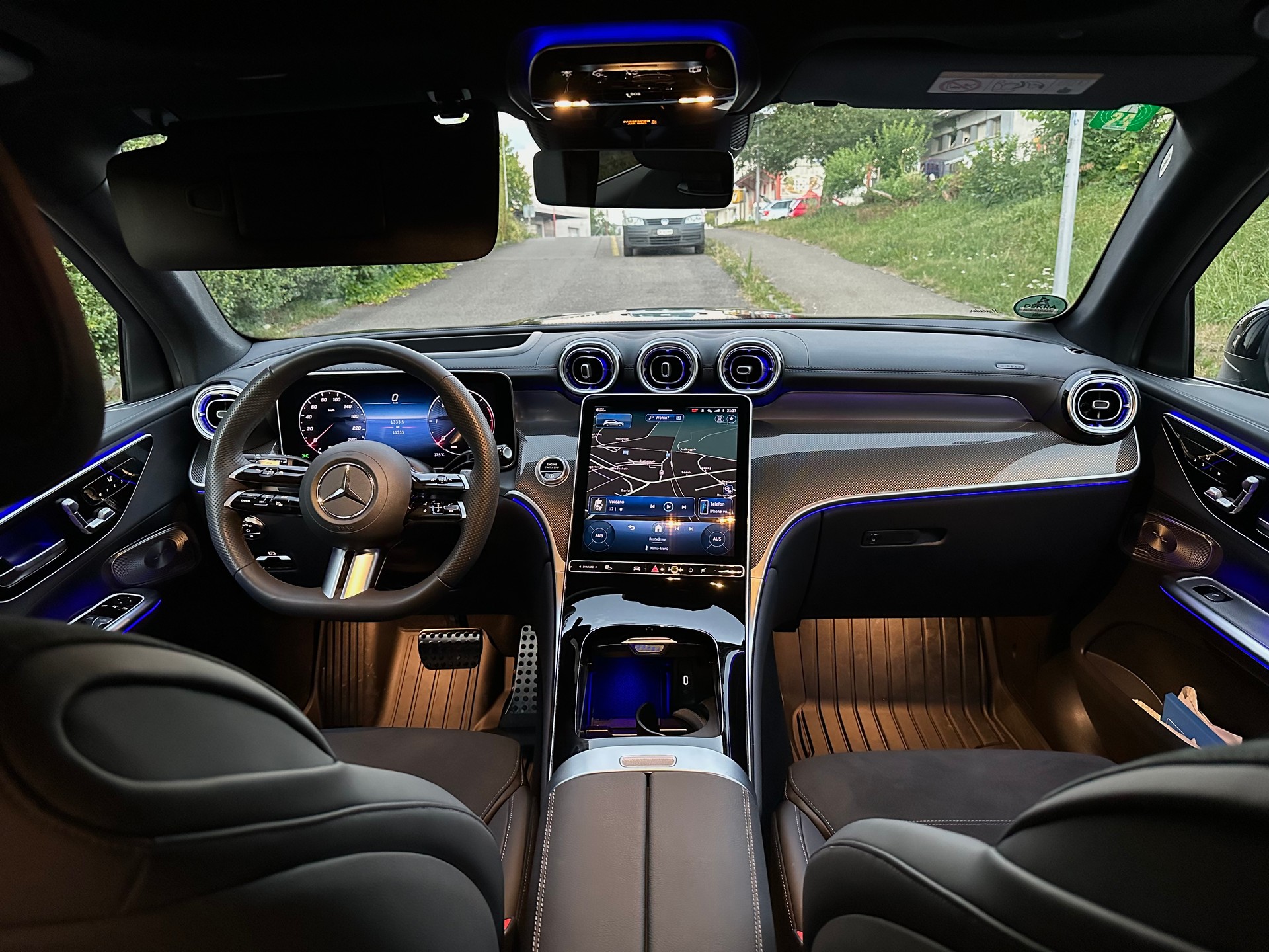 MERCEDES-BENZ GLC 220 d Avantgarde 4matic-image-3