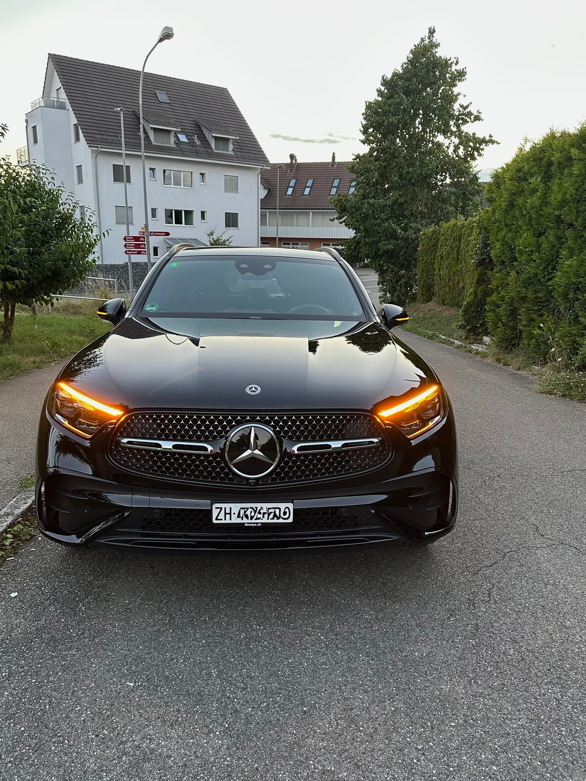 MERCEDES-BENZ GLC 220 d Avantgarde 4matic-image-2