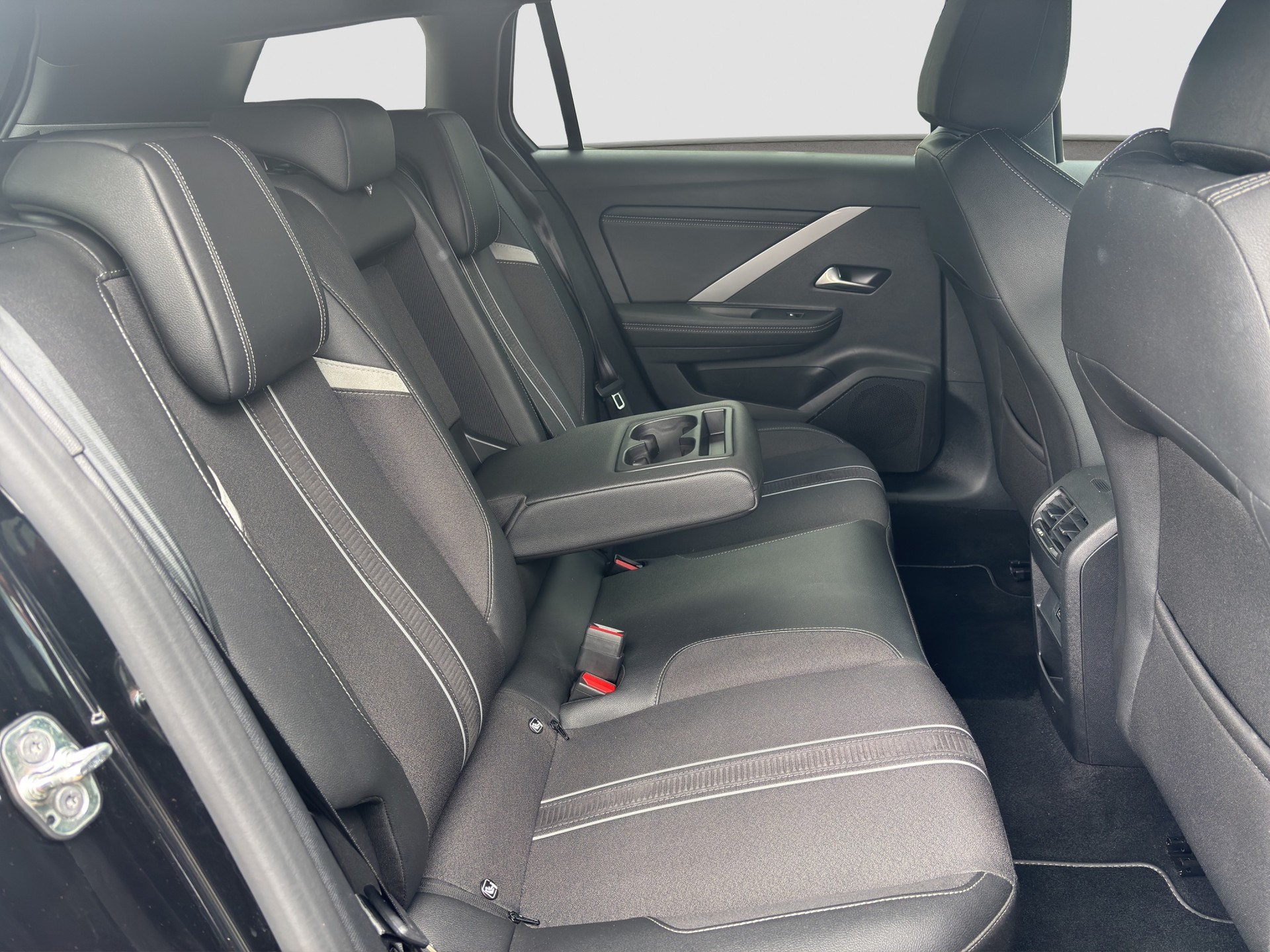 OPEL Astra Sports Tourer 1.6 PHEV Turbo GS A-image-13