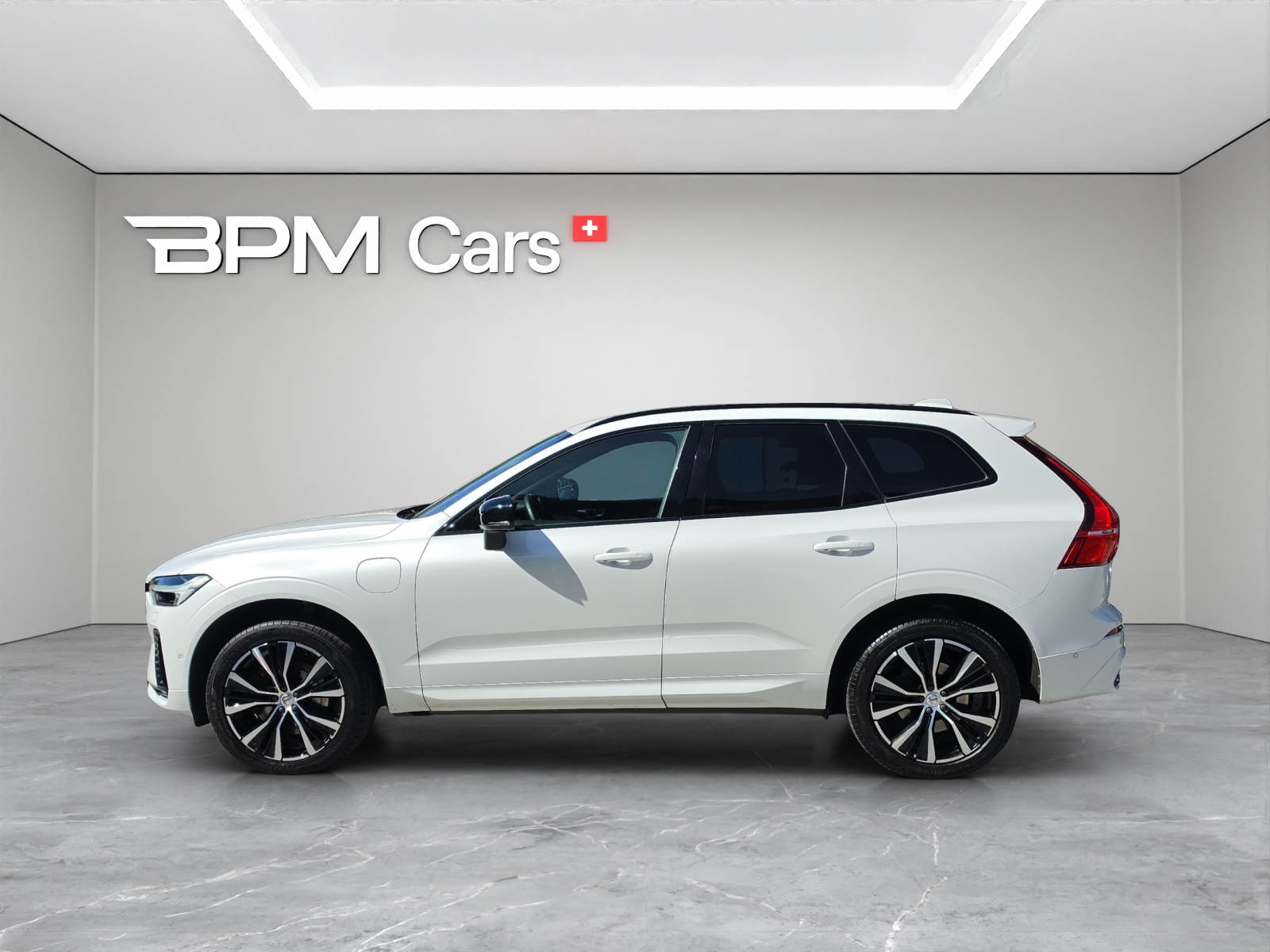 VOLVO XC60 2.0 T6 TE Ultimate Dark eAWD-showroom-element-1