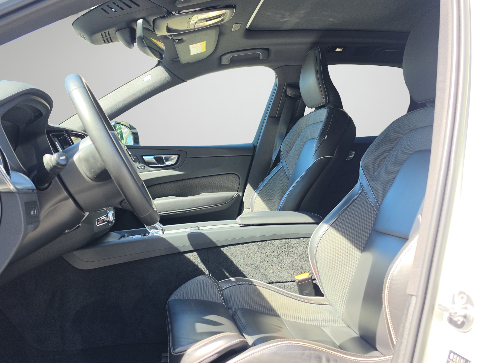 VOLVO XC60 2.0 T6 TE Ultimate Dark eAWD-image-8