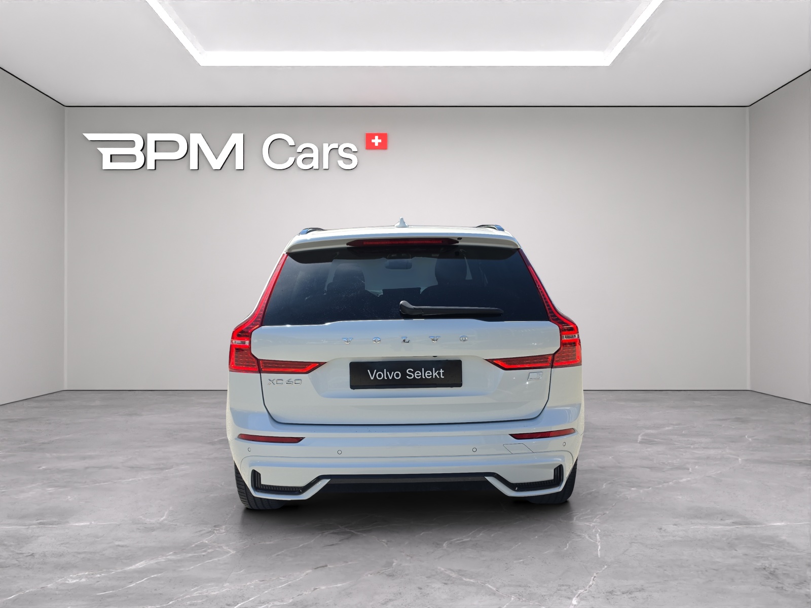 VOLVO XC60 2.0 T6 TE Ultimate Dark eAWD-showroom-element-3