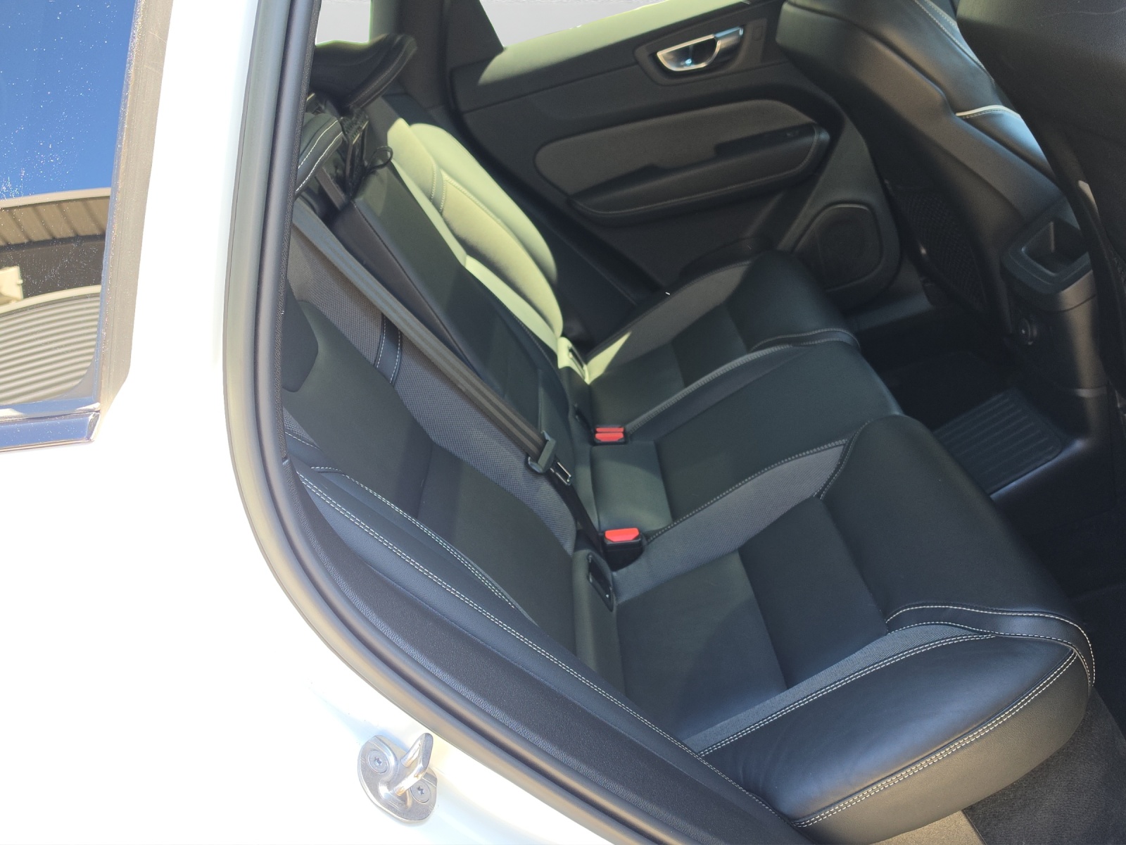 VOLVO XC60 2.0 T6 TE Ultimate Dark eAWD-image-13