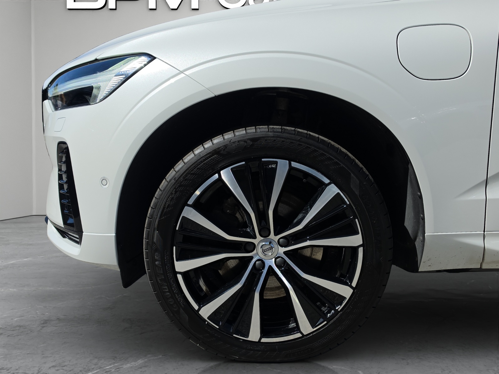VOLVO XC60 2.0 T6 TE Ultimate Dark eAWD-image-6