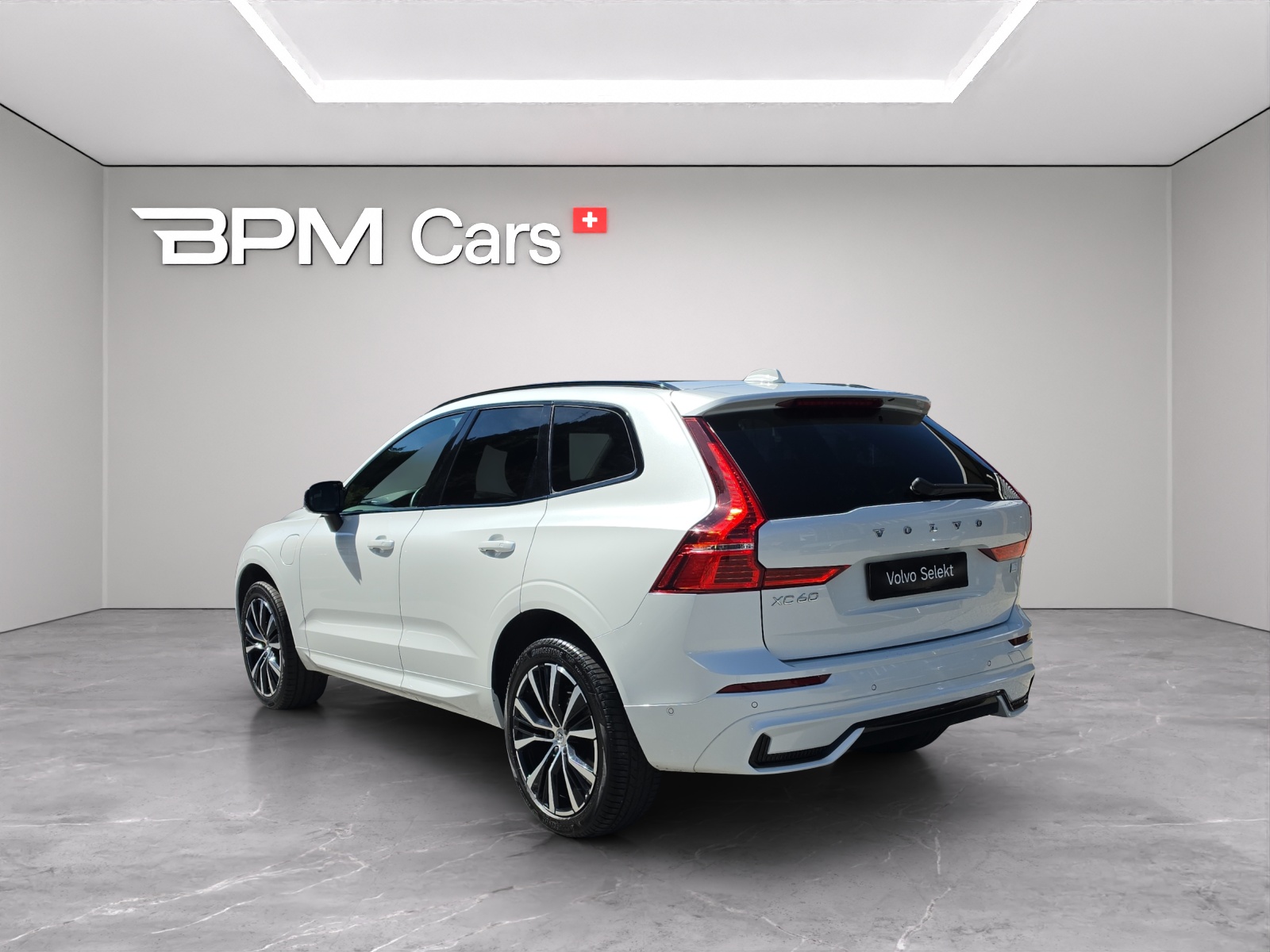 VOLVO XC60 2.0 T6 TE Ultimate Dark eAWD-image-4