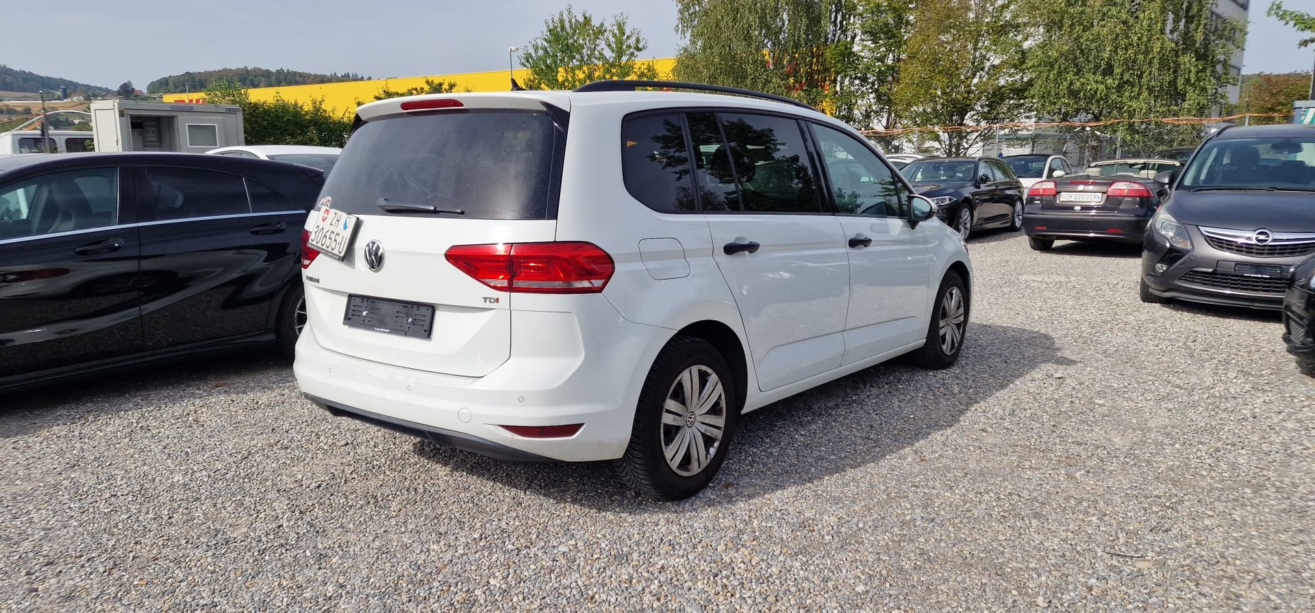 VW Touran 1.6 TDI BlueMotion Technology Trendline DSG-image-2