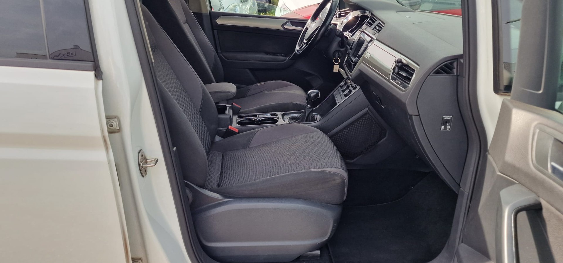 VW Touran 1.6 TDI BlueMotion Technology Trendline DSG-image-8