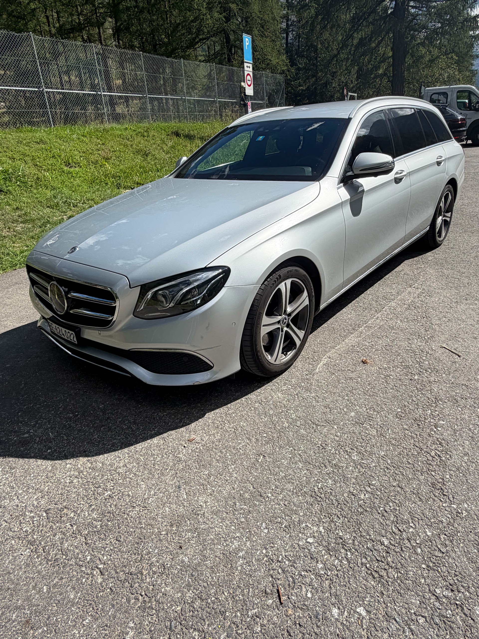 MERCEDES-BENZ E 220 d Swiss Star Avantgarde 4matic-image-0
