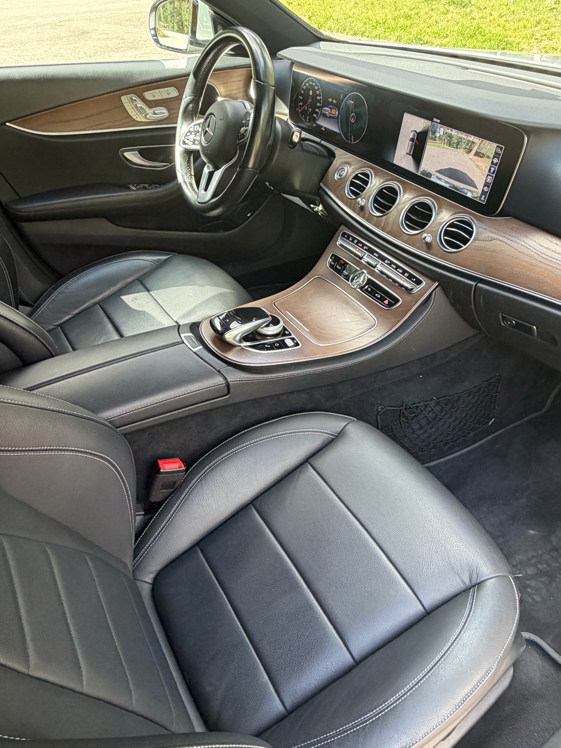 MERCEDES-BENZ E 220 d Swiss Star Avantgarde 4matic-image-5