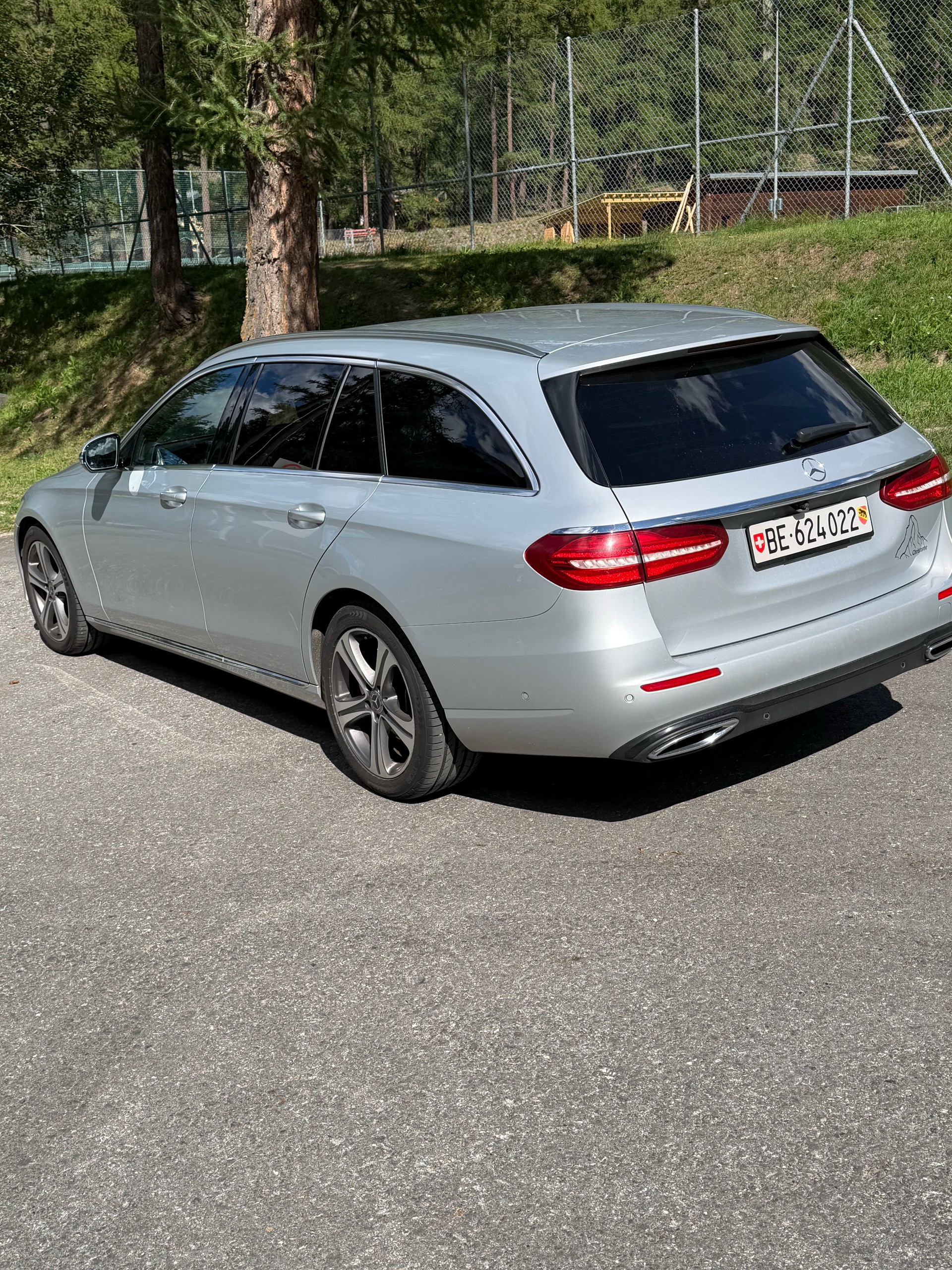 MERCEDES-BENZ E 220 d Swiss Star Avantgarde 4matic-image-2