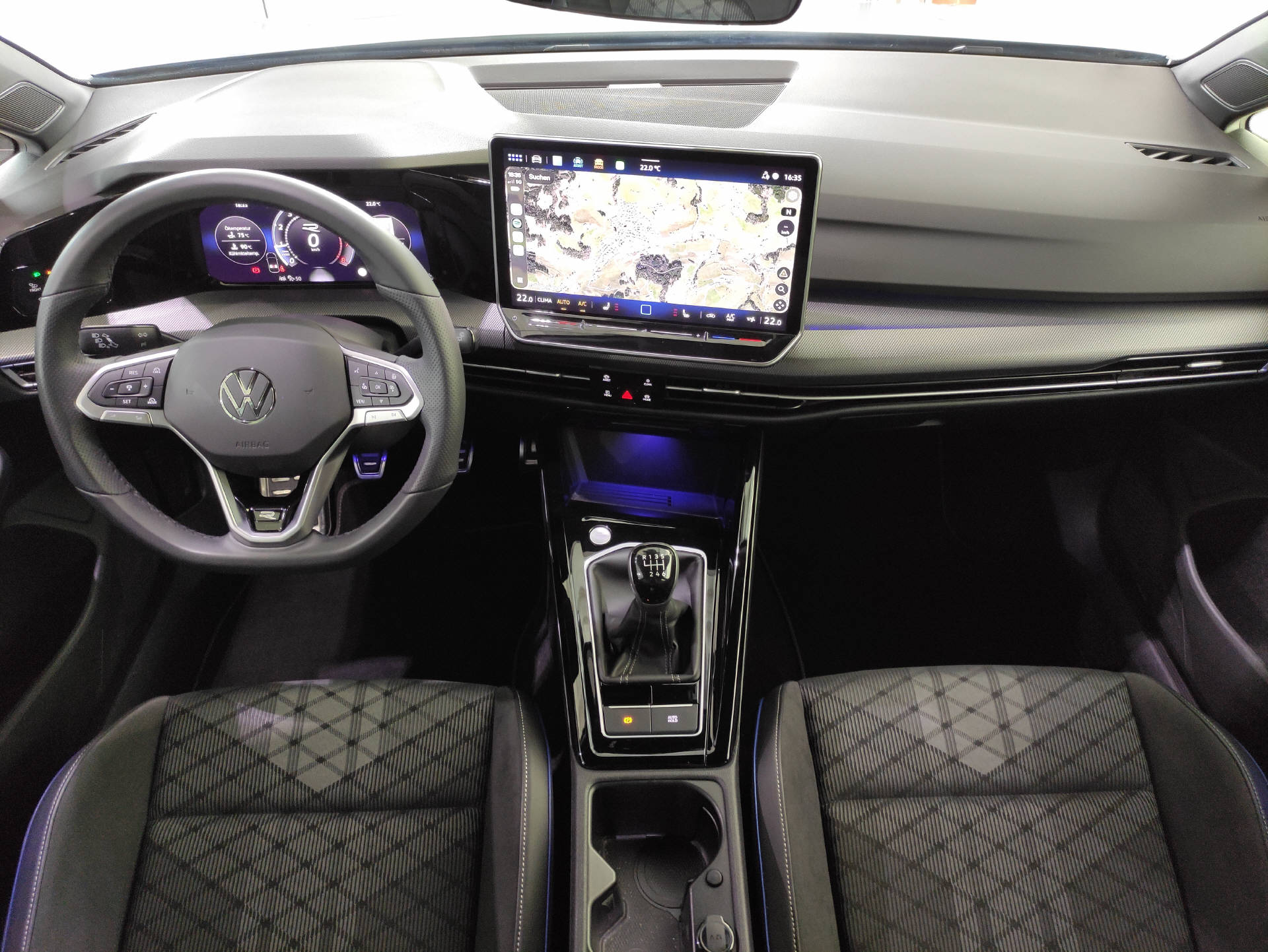 VW Golf VIII 1.5 eTSI R-Line Black-Style-image-14