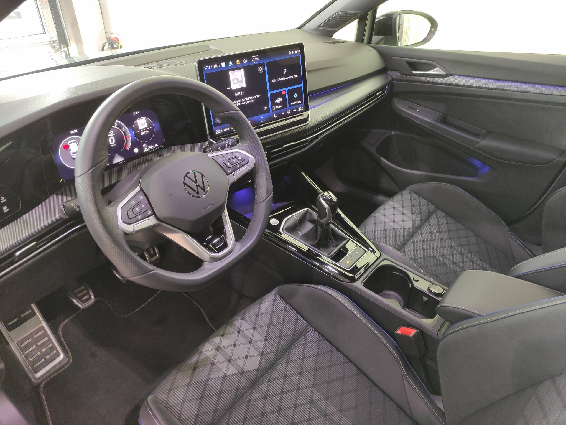 VW Golf VIII 1.5 eTSI R-Line Black-Style-image-4