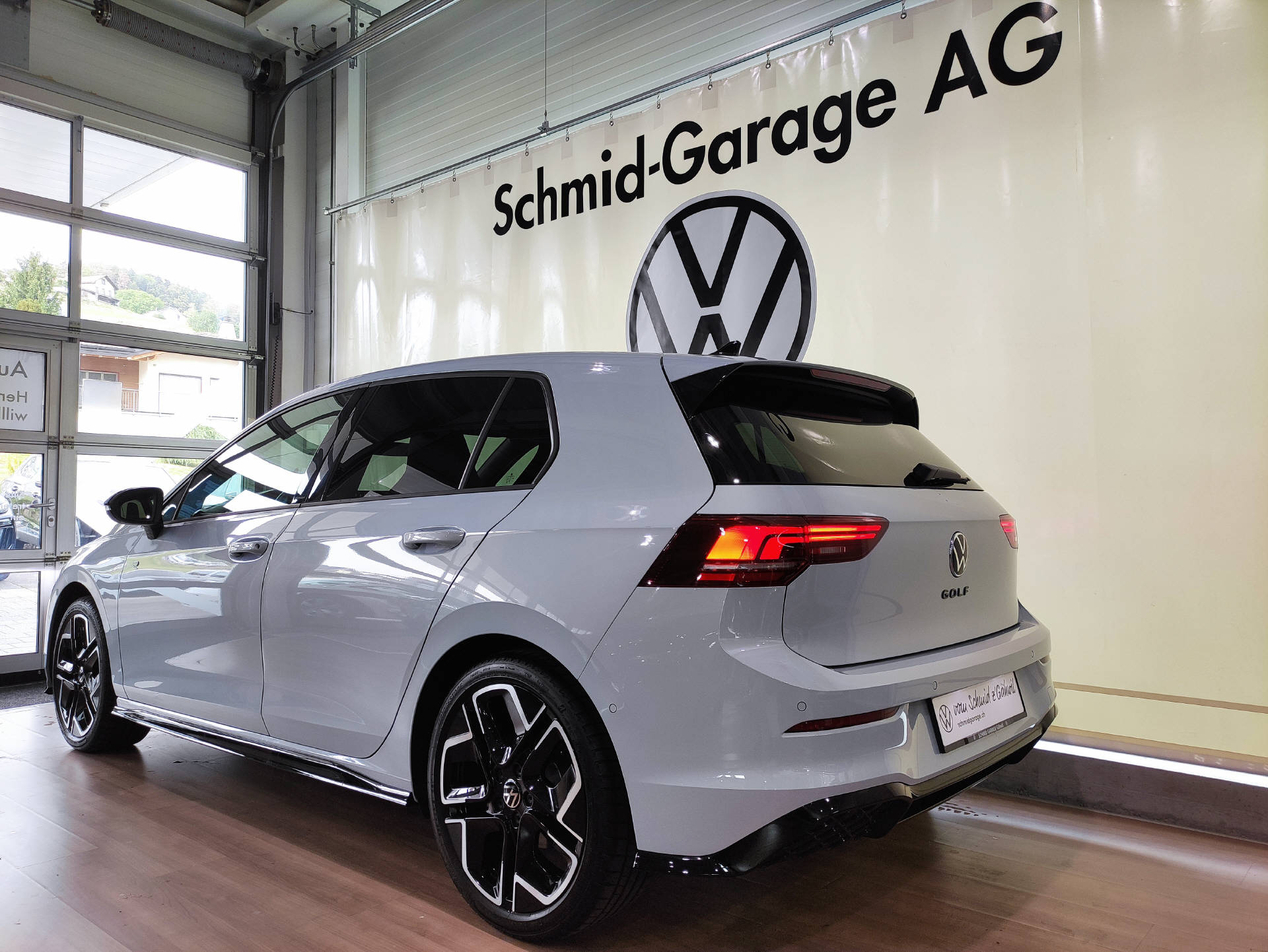VW Golf VIII 1.5 eTSI R-Line Black-Style-image-17