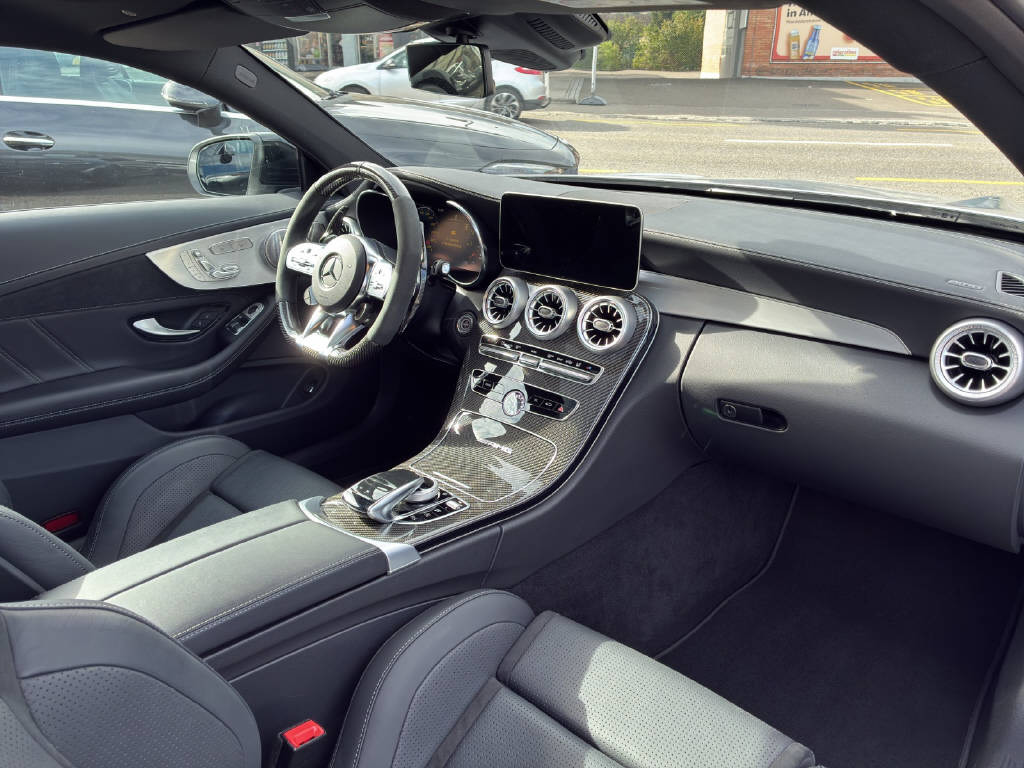 MERCEDES-BENZ C 63 S AMG Coupé-image-11