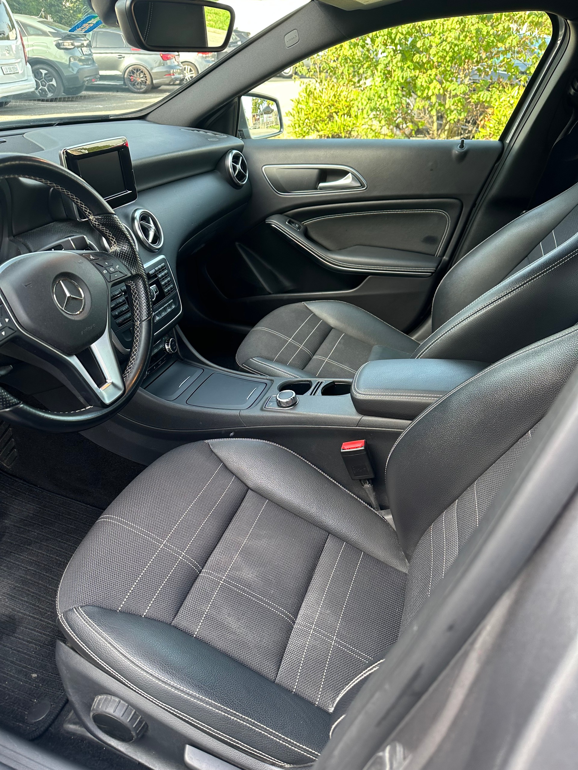 MERCEDES-BENZ A 180 7G-DCT-image-7