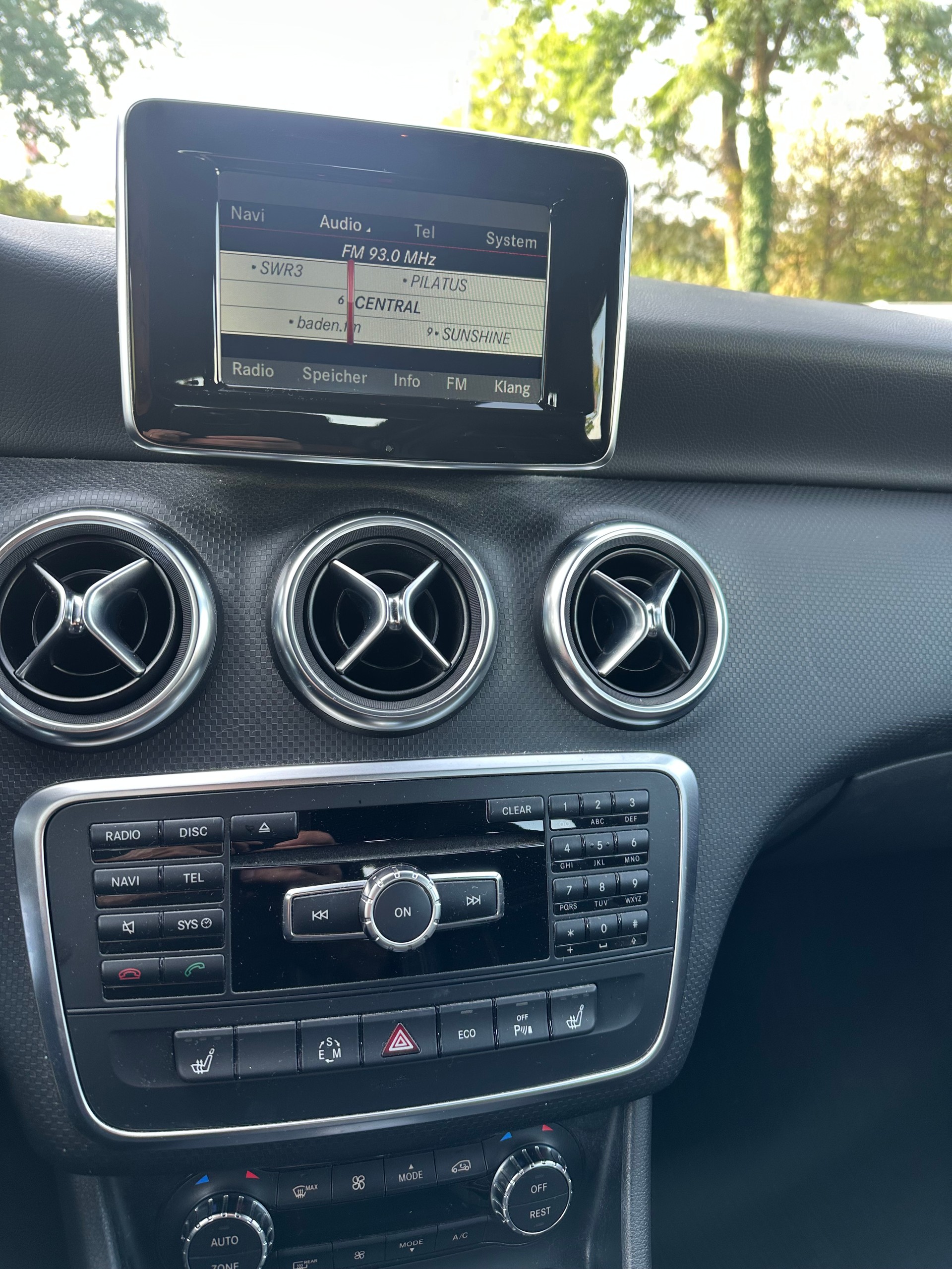 MERCEDES-BENZ A 180 7G-DCT-image-9