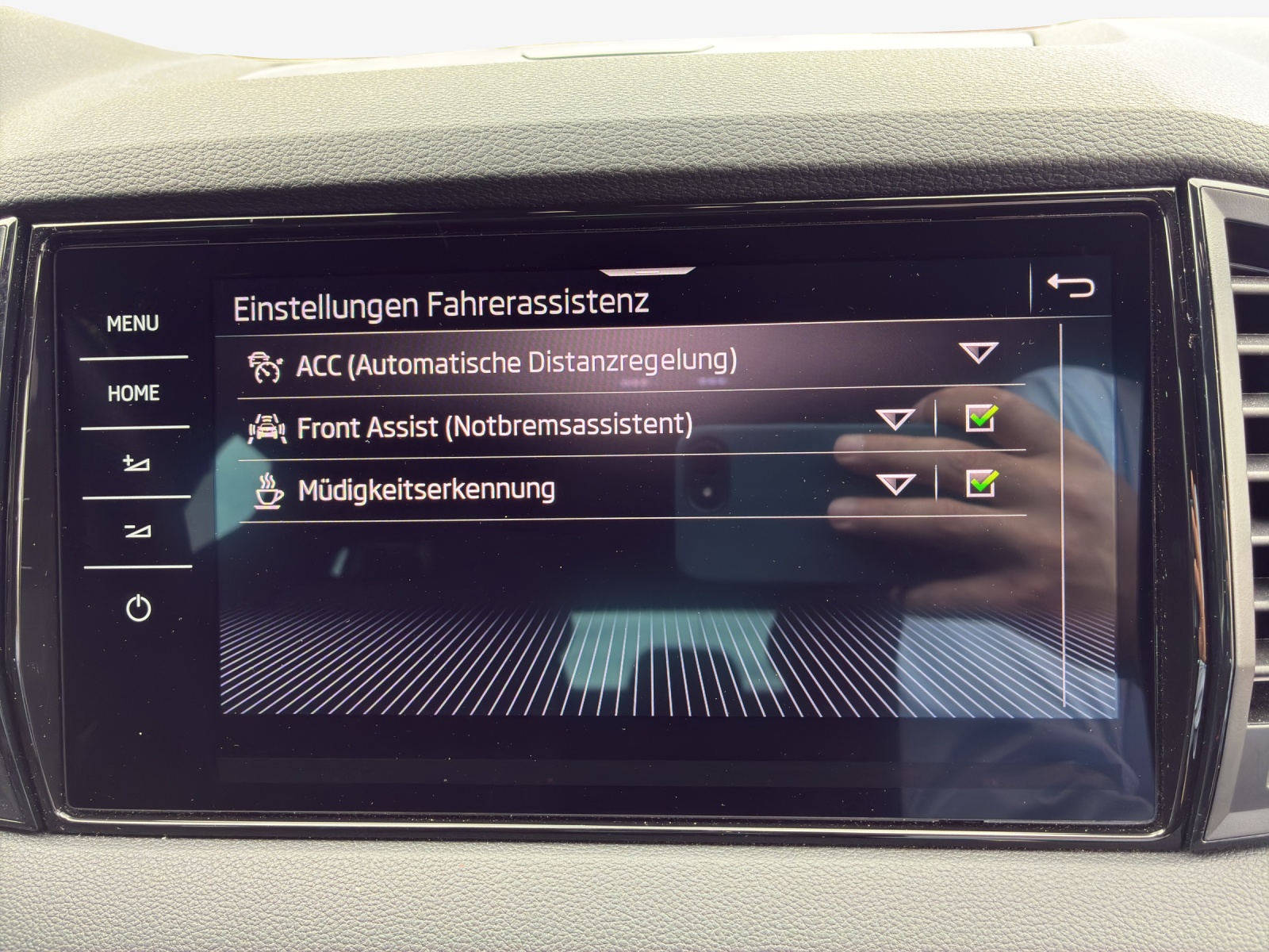 SKODA Karoq 2.0 TSI SportLine 4x4 DSG-image-13