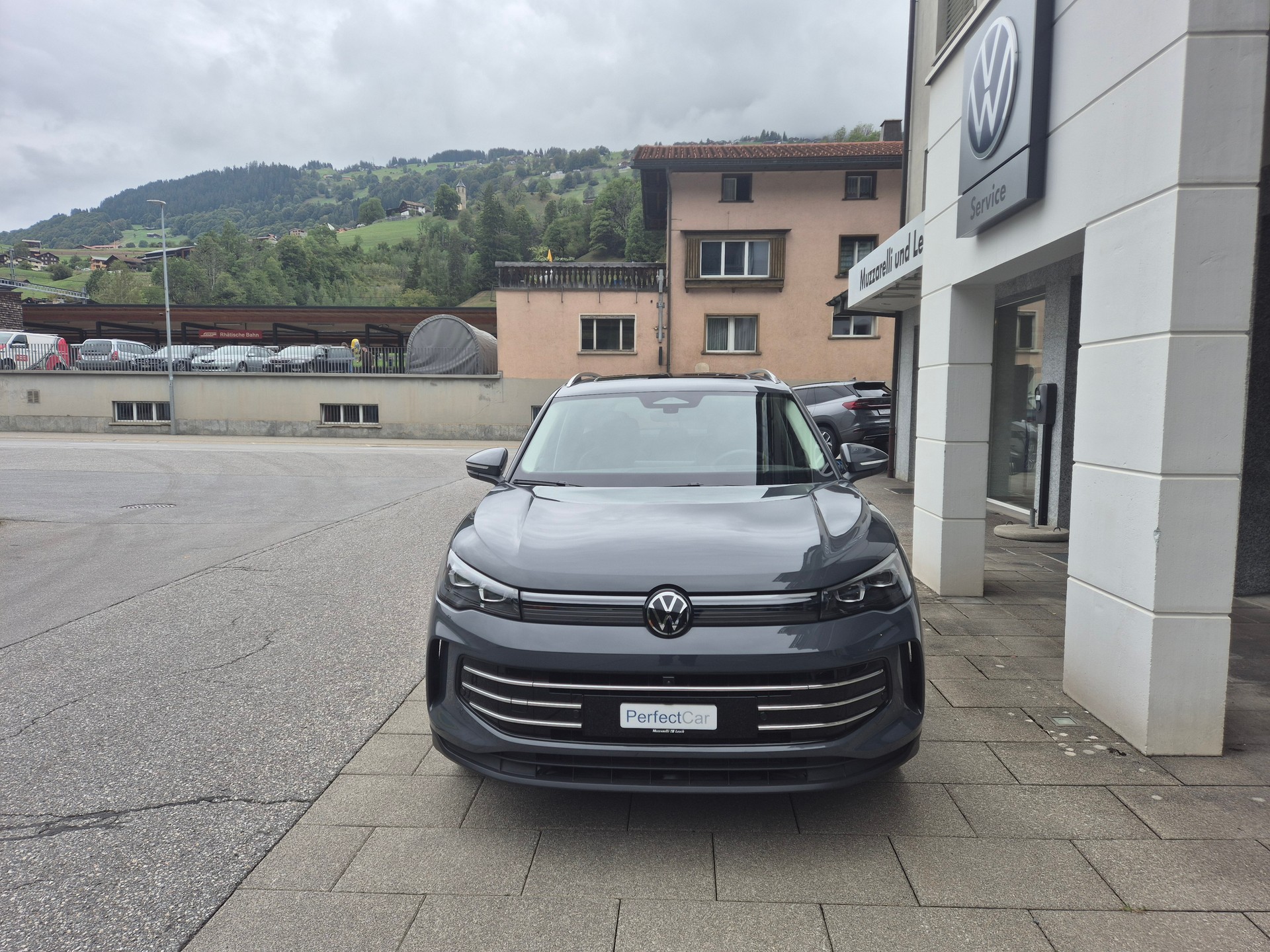 VW Tiguan 2.0 TSI DSG Elegance 4Motion-image-2