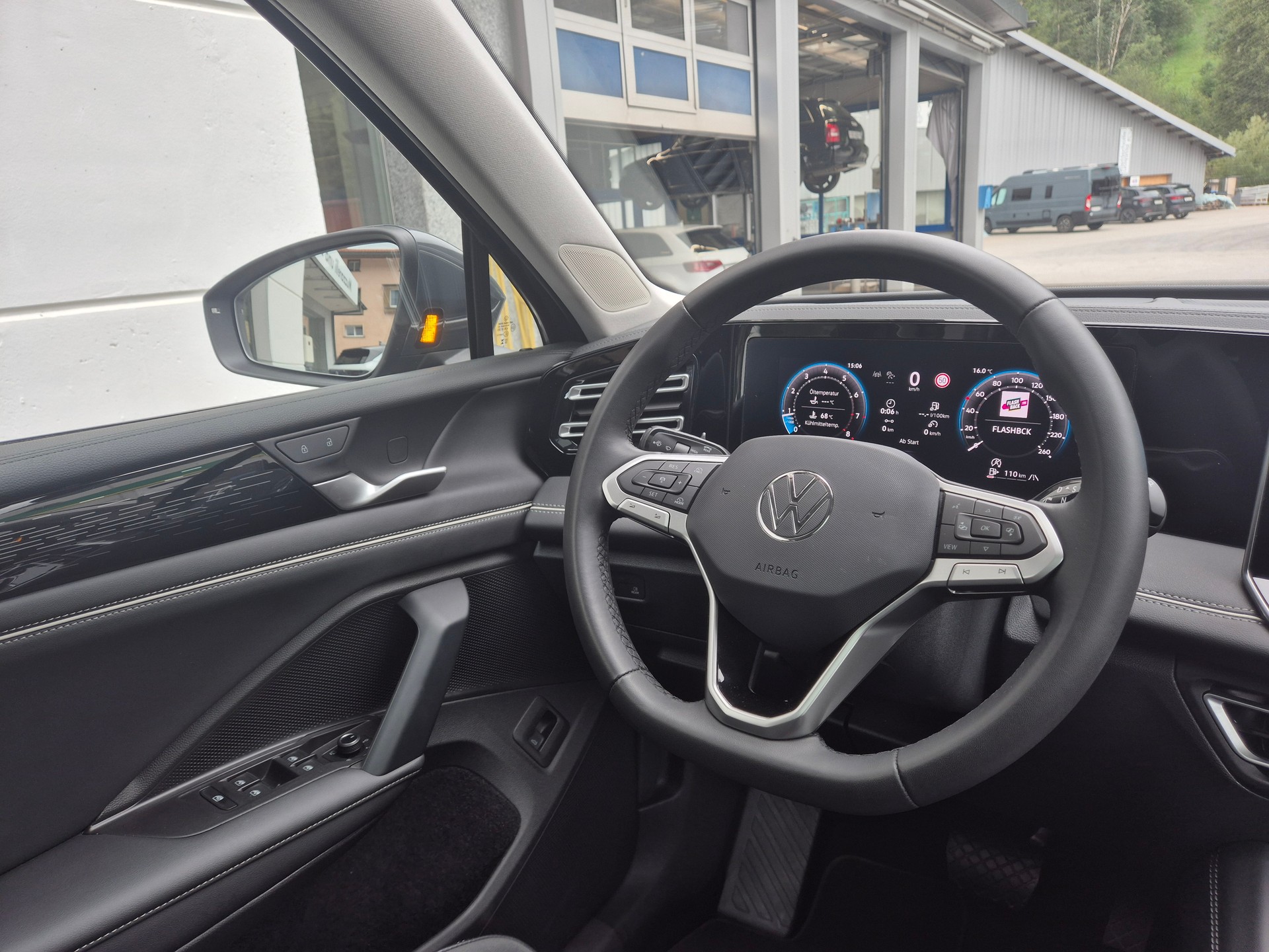 VW Tiguan 2.0 TSI DSG Elegance 4Motion-image-12