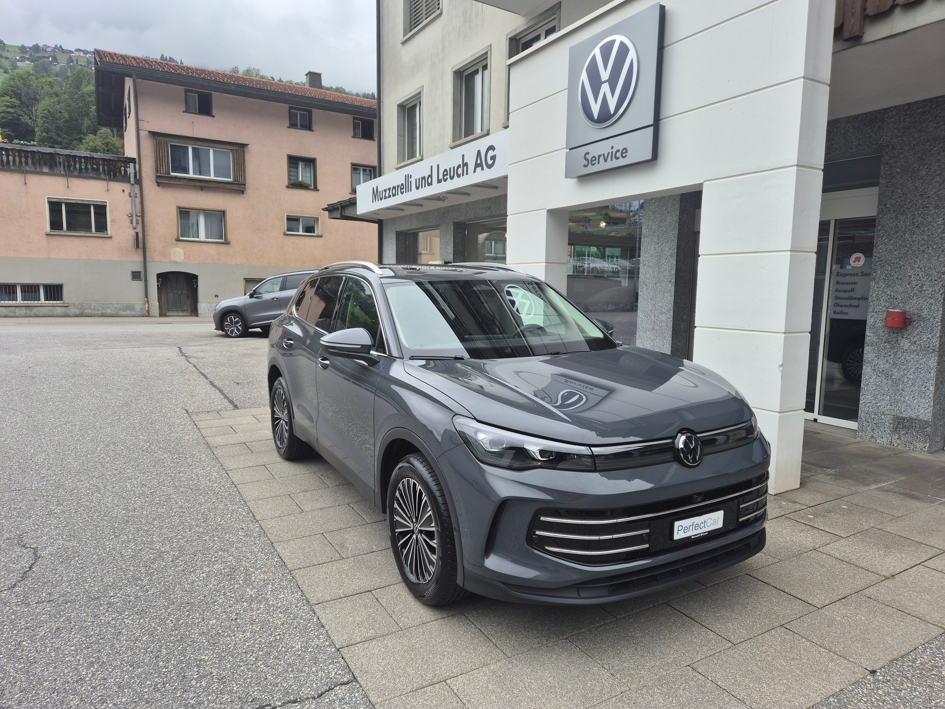 VW Tiguan 2.0 TSI DSG Elegance 4Motion-image-1