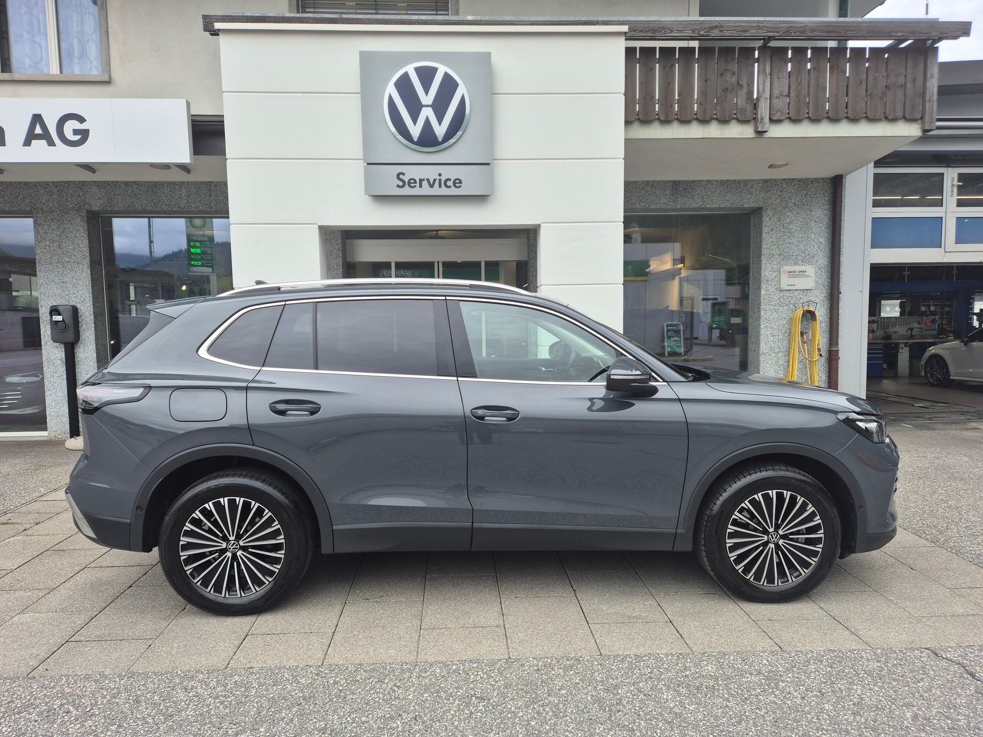 VW Tiguan 2.0 TSI DSG Elegance 4Motion-image-3