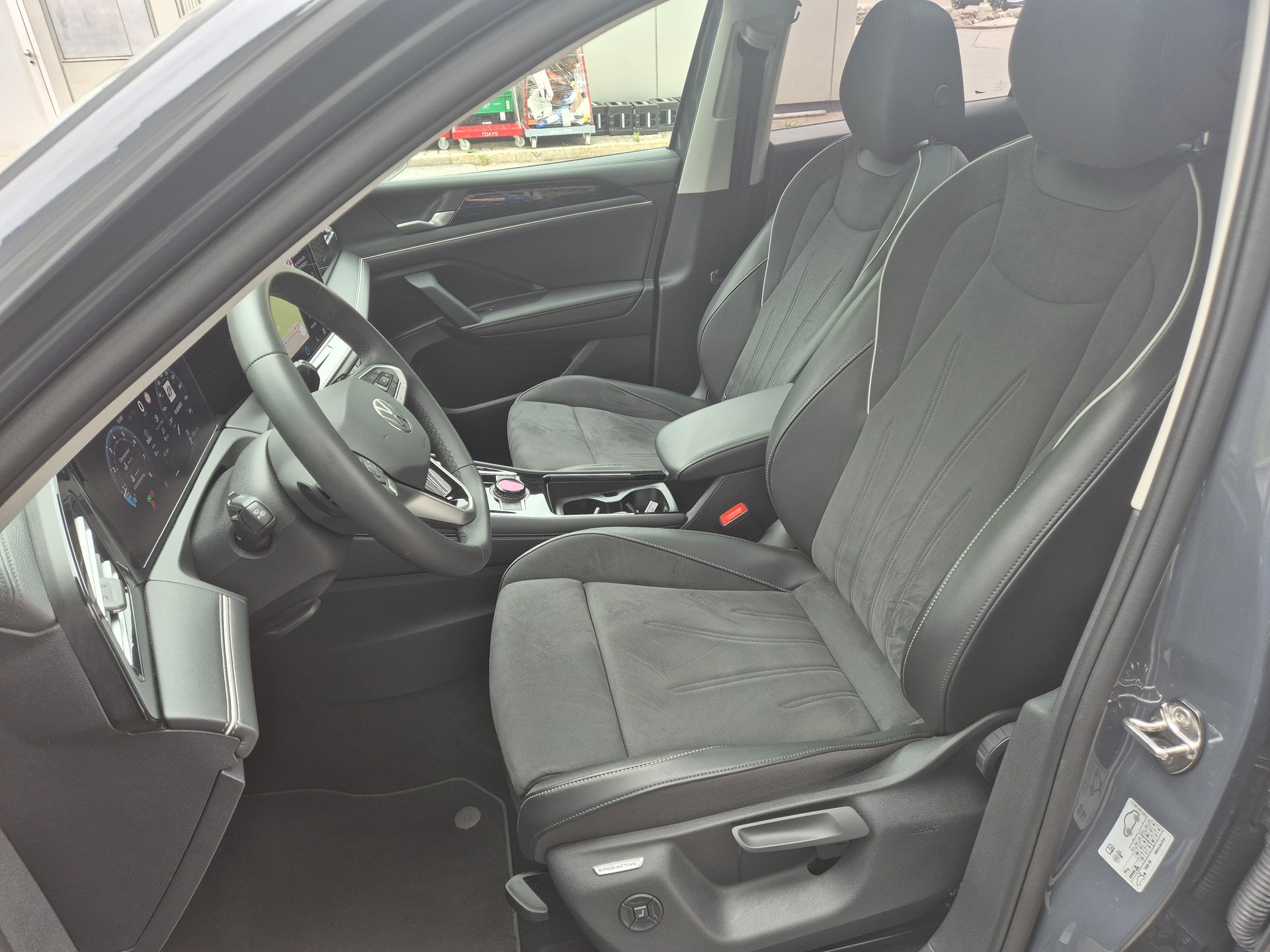 VW Tiguan 2.0 TSI DSG Elegance 4Motion-image-7