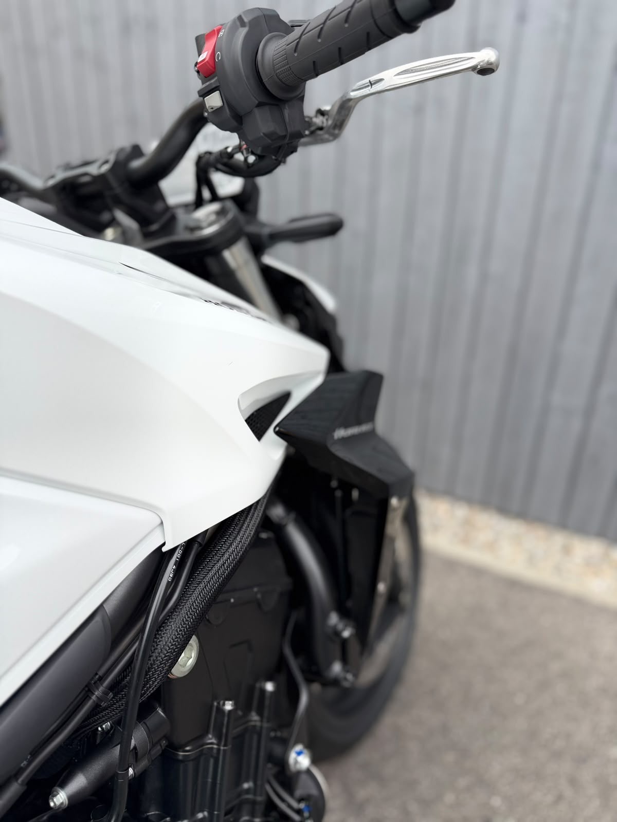 HONDA CB 1000 Hornet-showroom-element-3