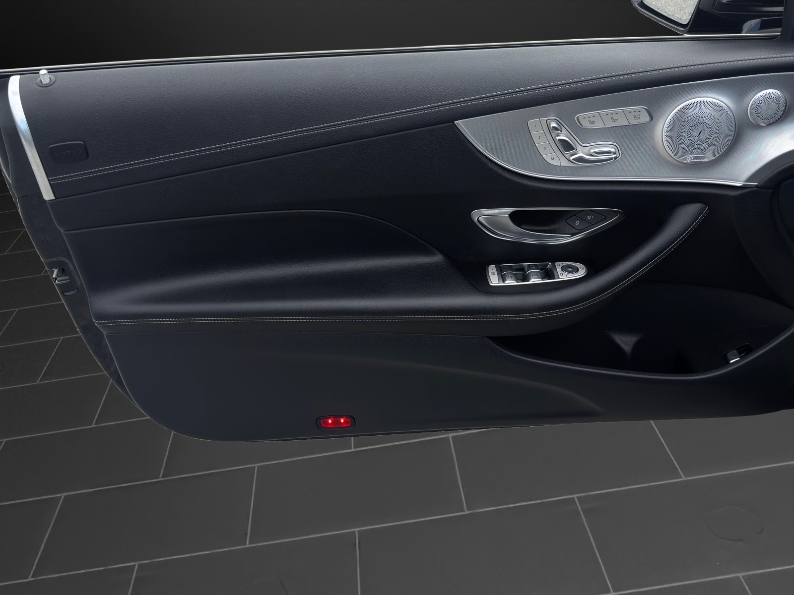MERCEDES-BENZ E 300 Cabriolet AMG Line 9G-Tronic mit 245 PS-image-15