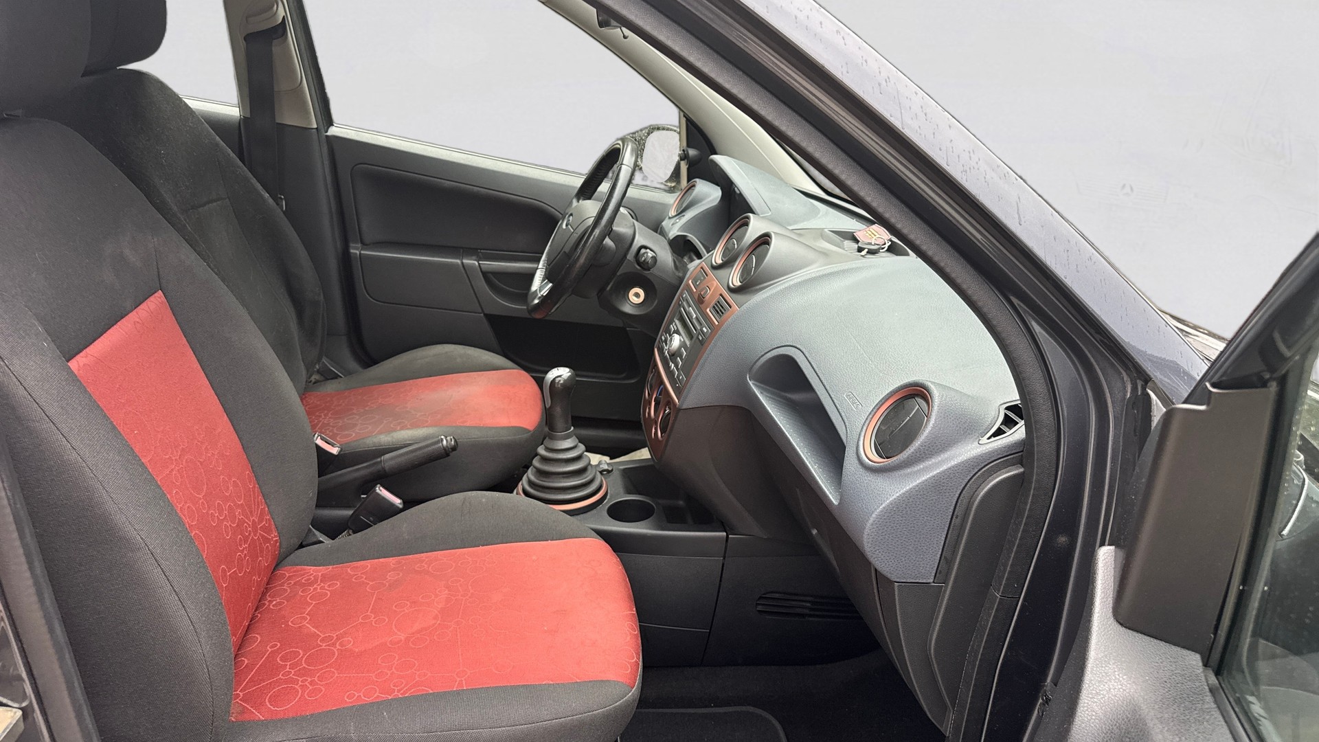 FORD Fiesta 1.4 16V-image-12