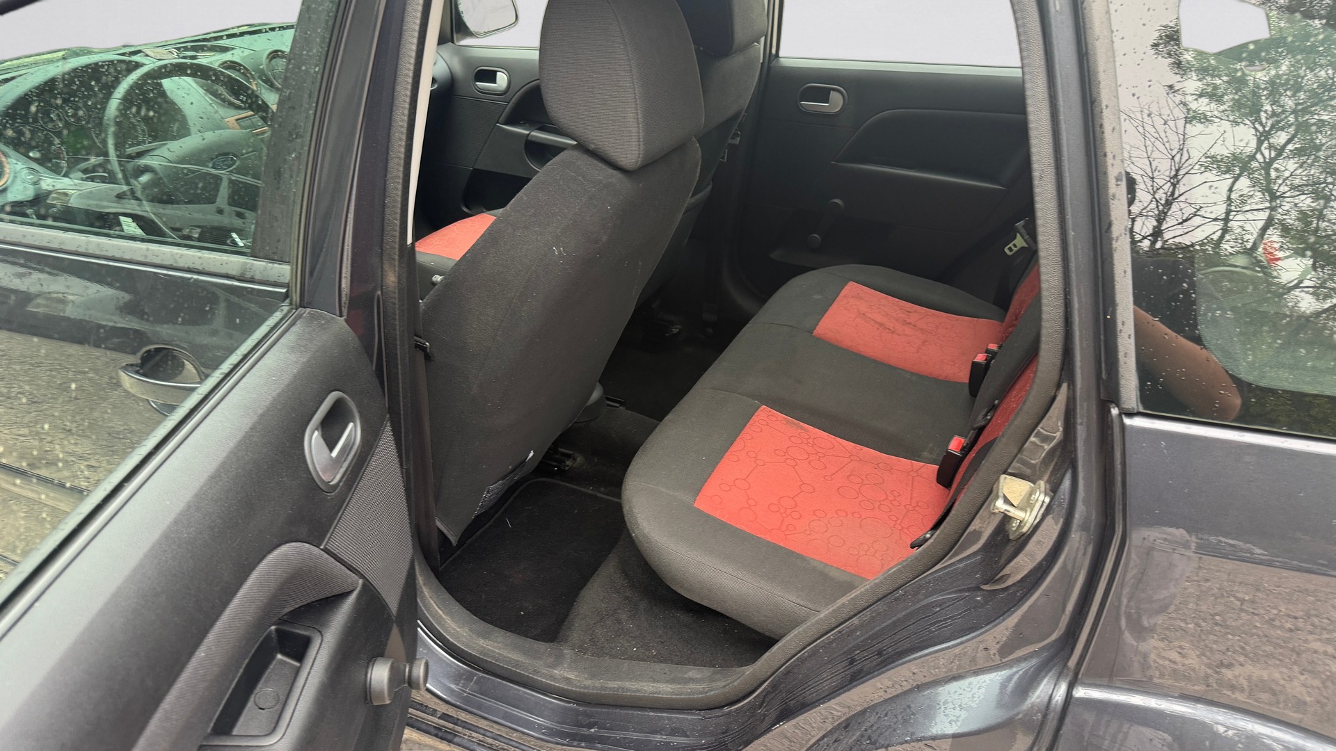 FORD Fiesta 1.4 16V-image-9